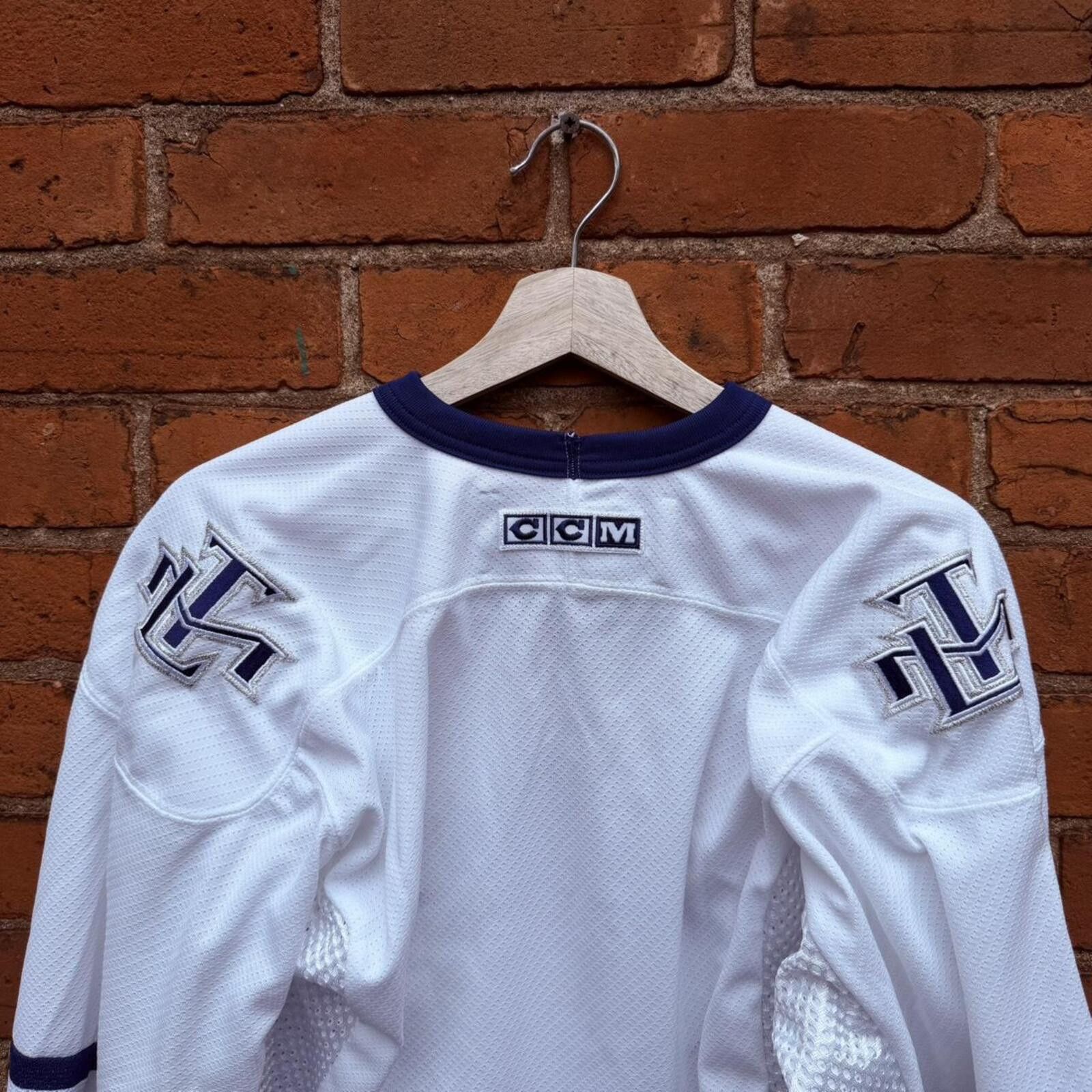 Ccm Vintage Toronto maple leafs jersey 00s youth L/XL Size US XL / EU 56 / 4 - 4 Thumbnail