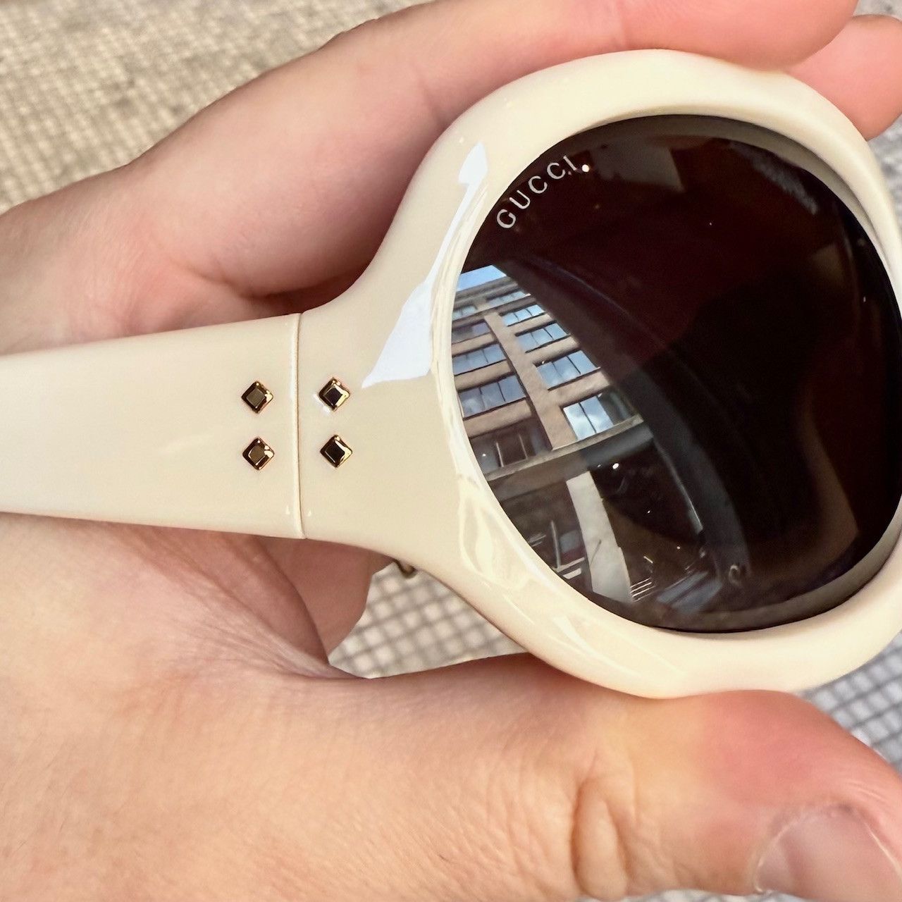 Gucci Gucci 1381 Beige Shield Frame Injection Sunglasses Size ONE SIZE - 7 Thumbnail
