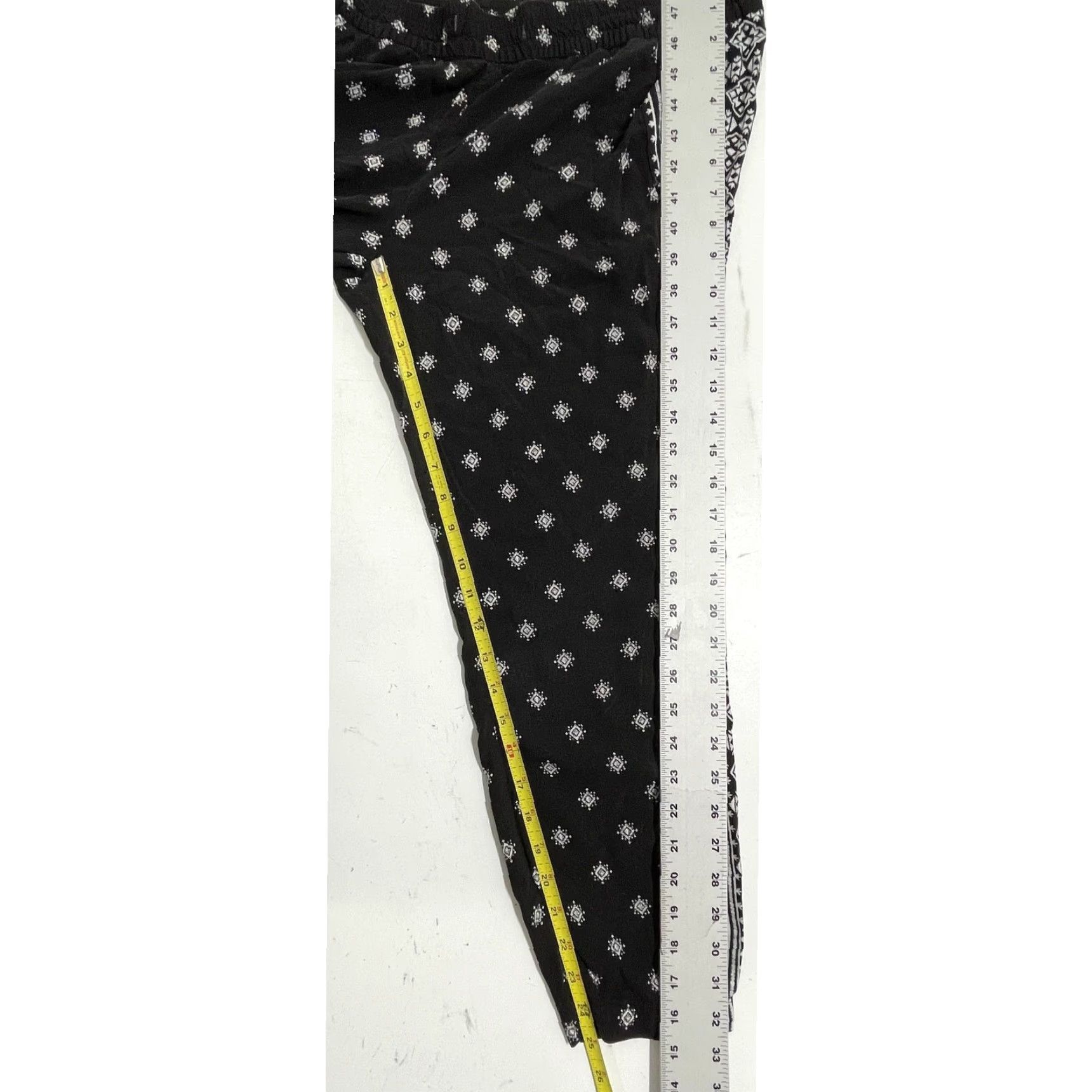 Old Navy Old Navy Ankle Pants Women M Black White All Over Print Boho Hippie Prairie Geometric Vintage No Size 24" / US 00 / IT 34 - 8 Thumbnail