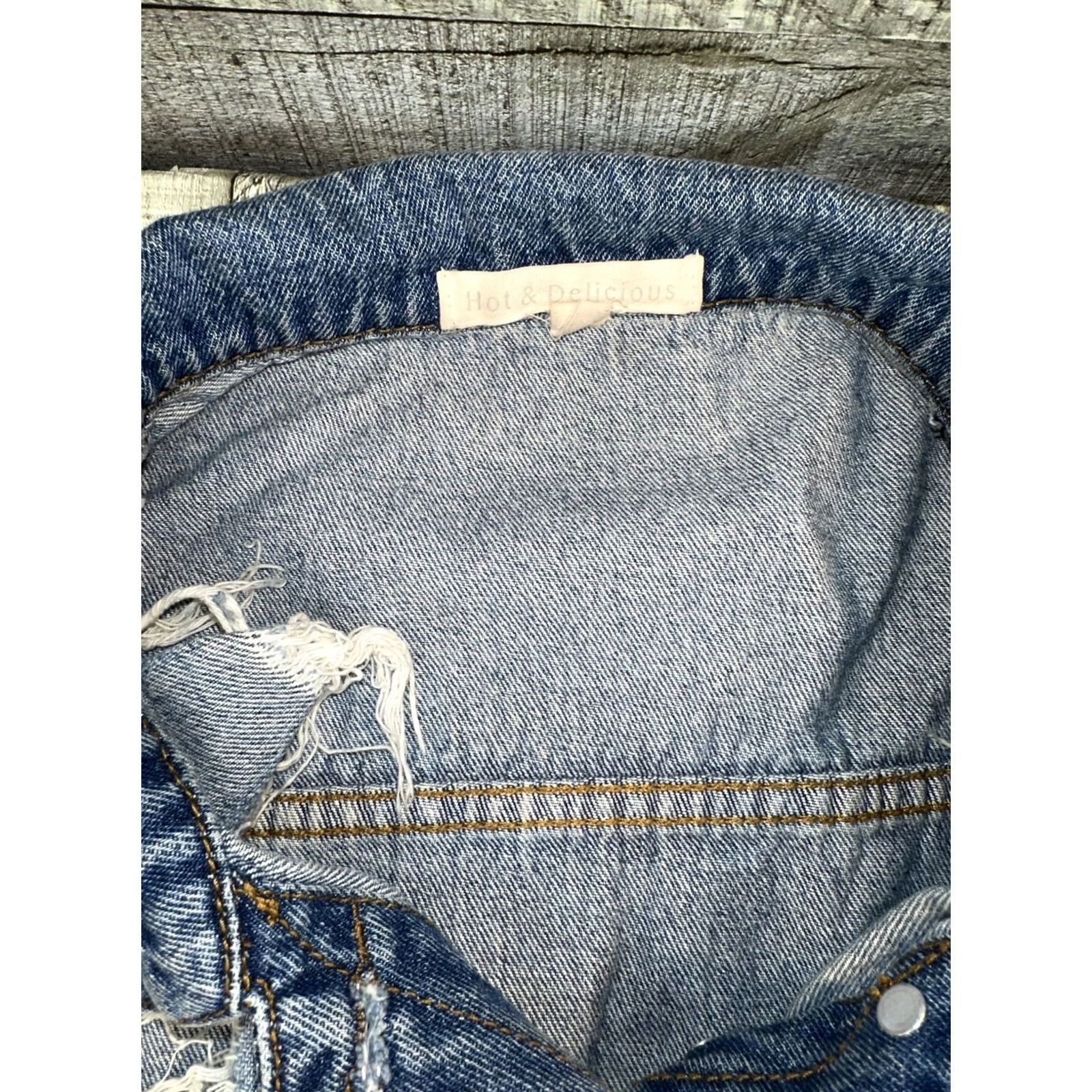 Vintage VINTAGE Women Denim Jacket Distressed Blue L Shirt? Size L / US 10 / IT 46 - 2 Thumbnail