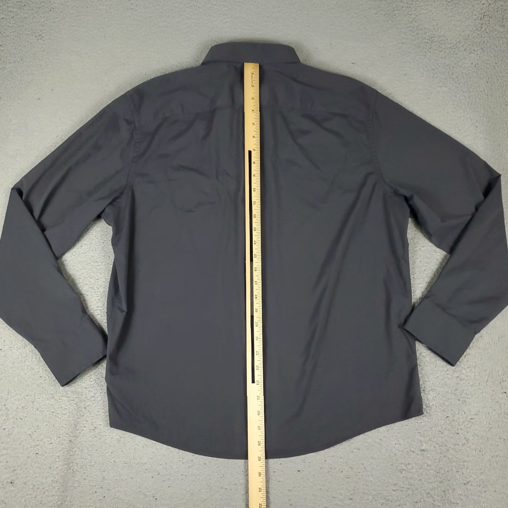 UNTUCKit UNTUCKit Shirt Mens XL Gray Nylon Stretch Button Up Long Sleeve Size US XL / EU 56 / 4 - 7 Thumbnail