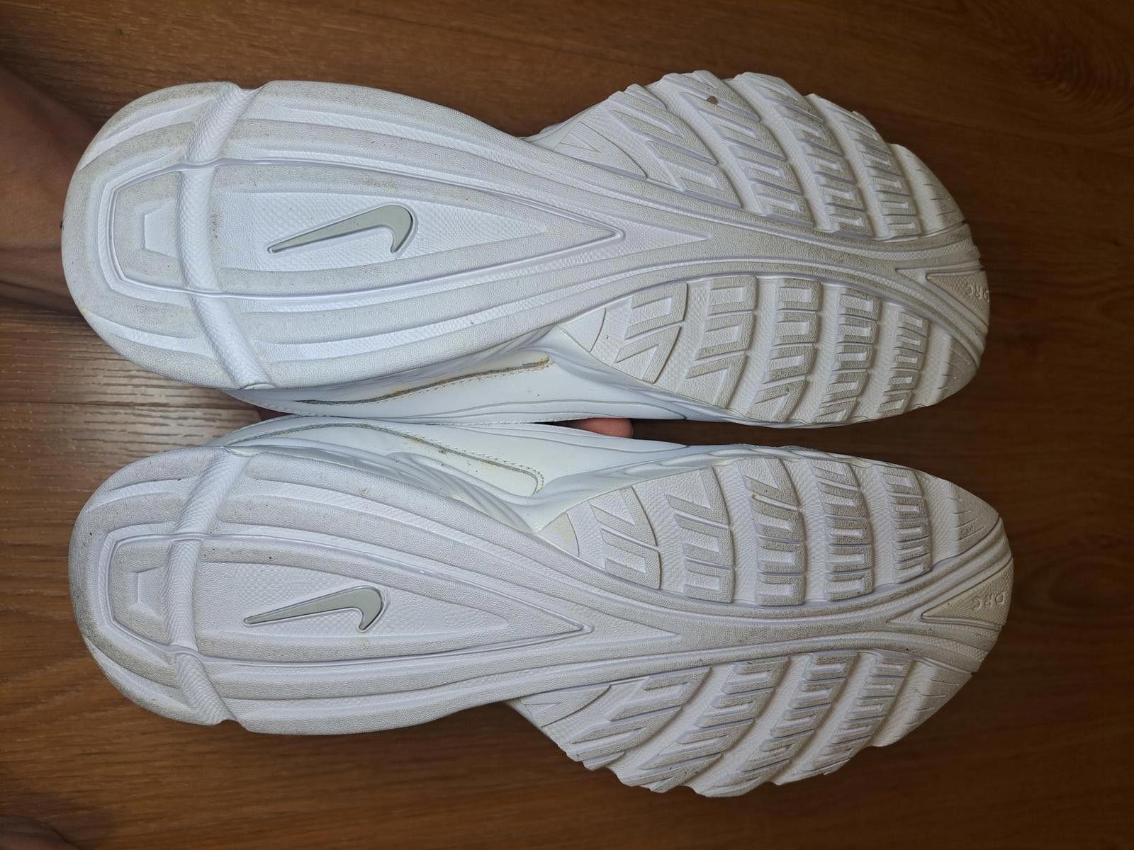 Nike Nike View 3 Mens Shoes 8.5 White Athletic Size US 8.5 / EU 41-42 - 10 Thumbnail