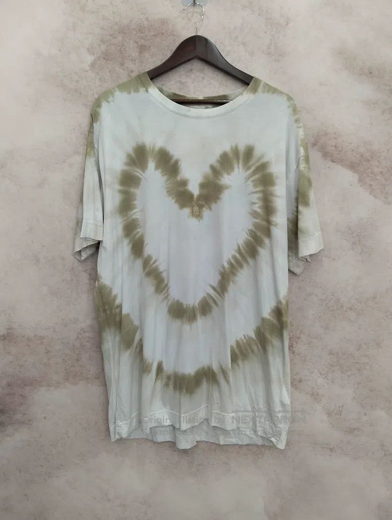 Givenchy Givenchy T-Shirt in Size L Size US L / EU 52-54 / 3 - 1 Thumbnail