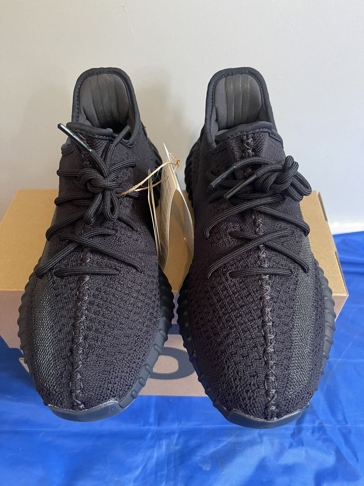 Yeezy Yeezy 350 V2 Onyx V2 Size US 10 / EU 43 - 1 Thumbnail