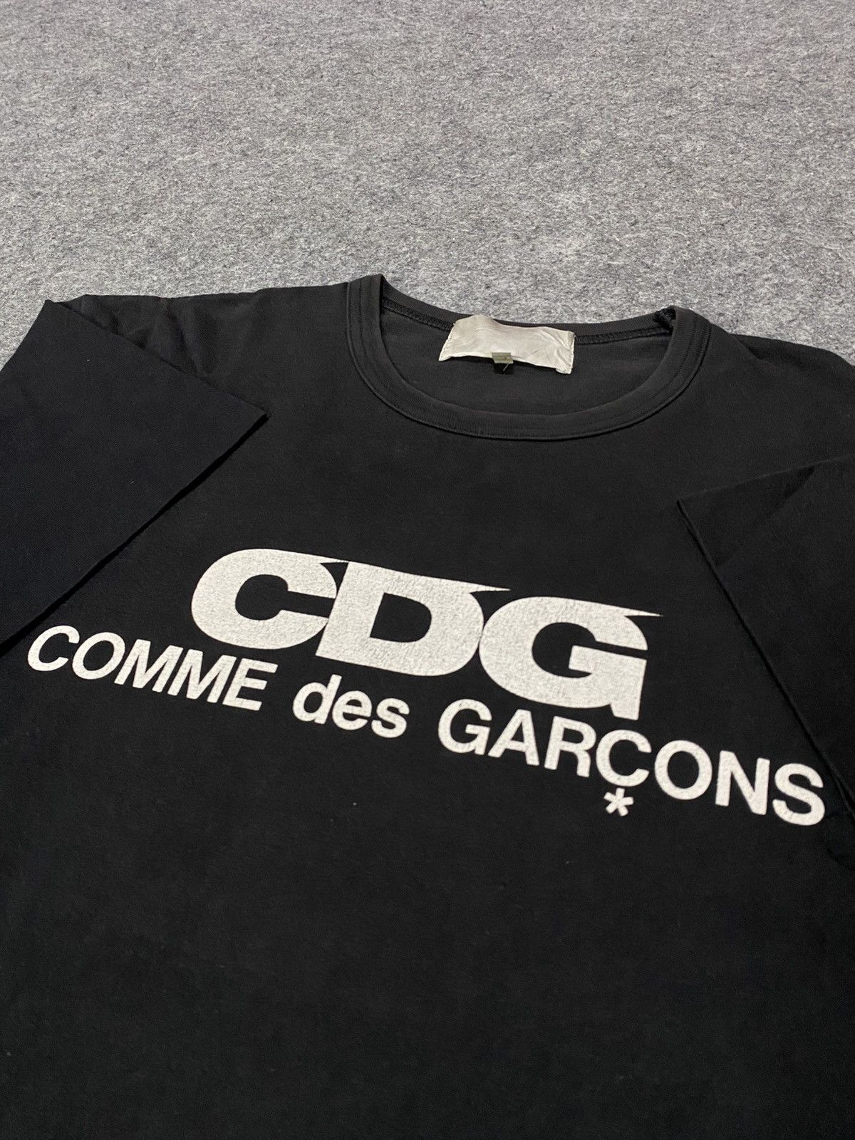 Comme des Garcons Comme Des Garcons Logo Tshirt Size US L / EU 52-54 / 3 - 3 Thumbnail