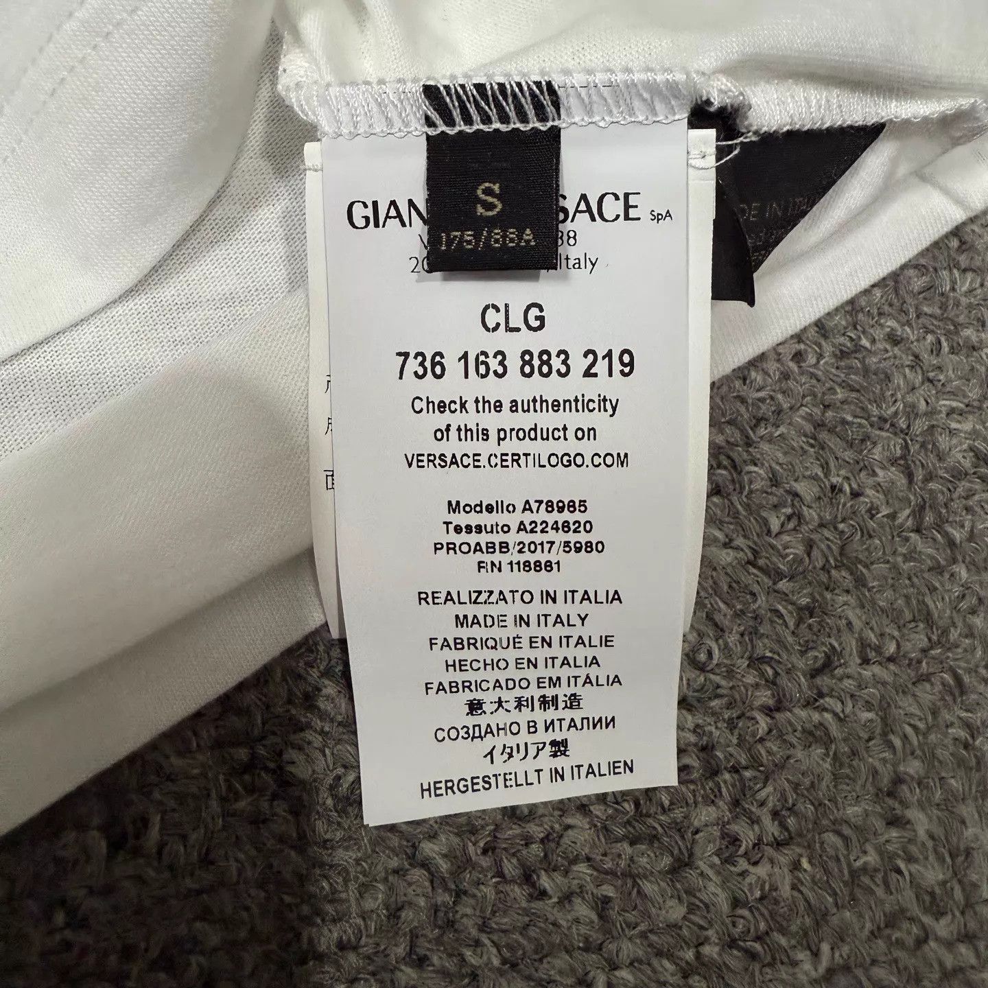 Versace Versace White Chest Logo Short Sleeve Tee S 99 New Size US S / EU 44-46 / 1 - 4 Thumbnail