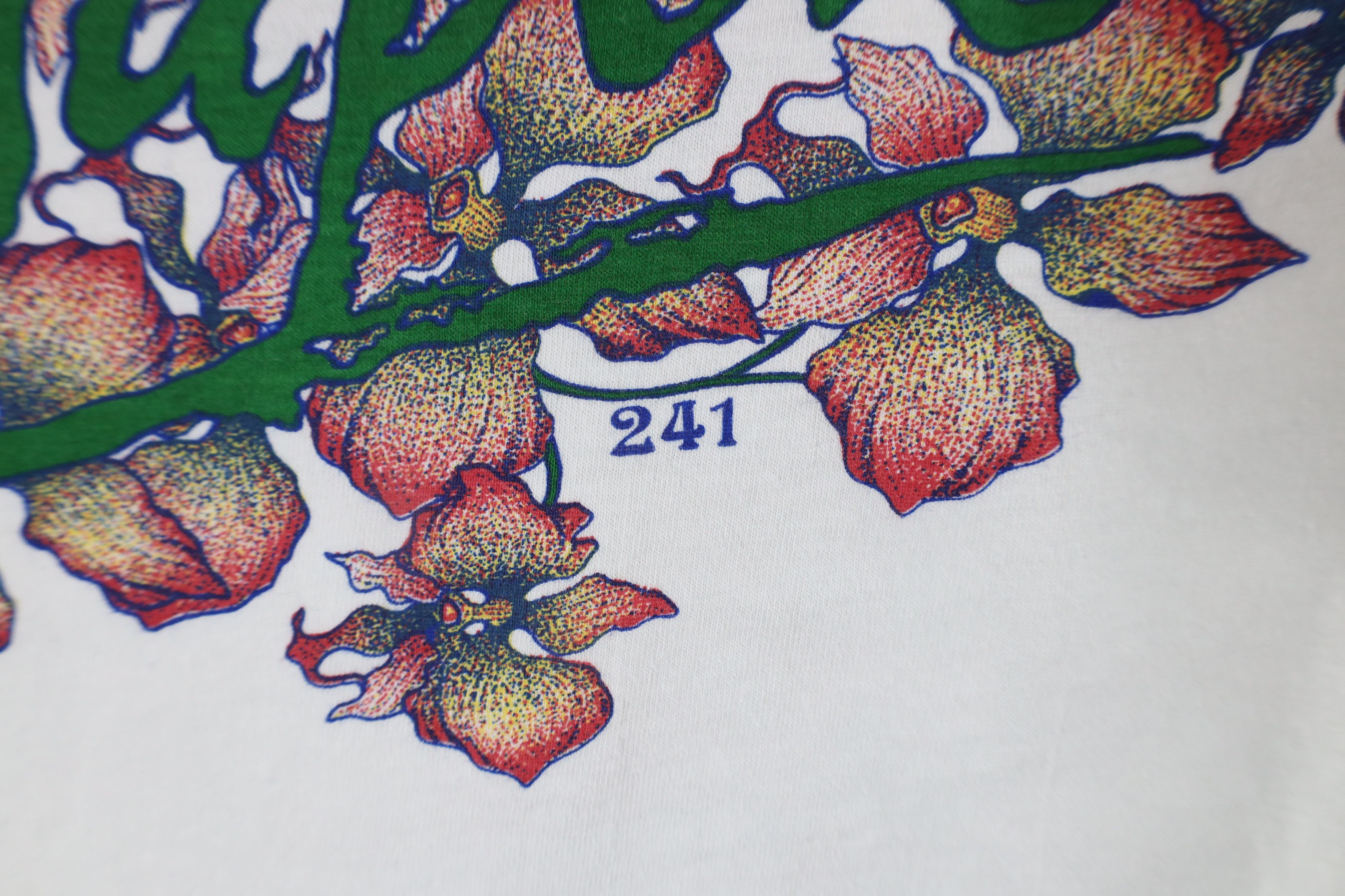 Vintage Vintage 90s Streetwear Singapore Flower T-Shirt White Cotton Size US XL / EU 56 / 4 - 5 Thumbnail