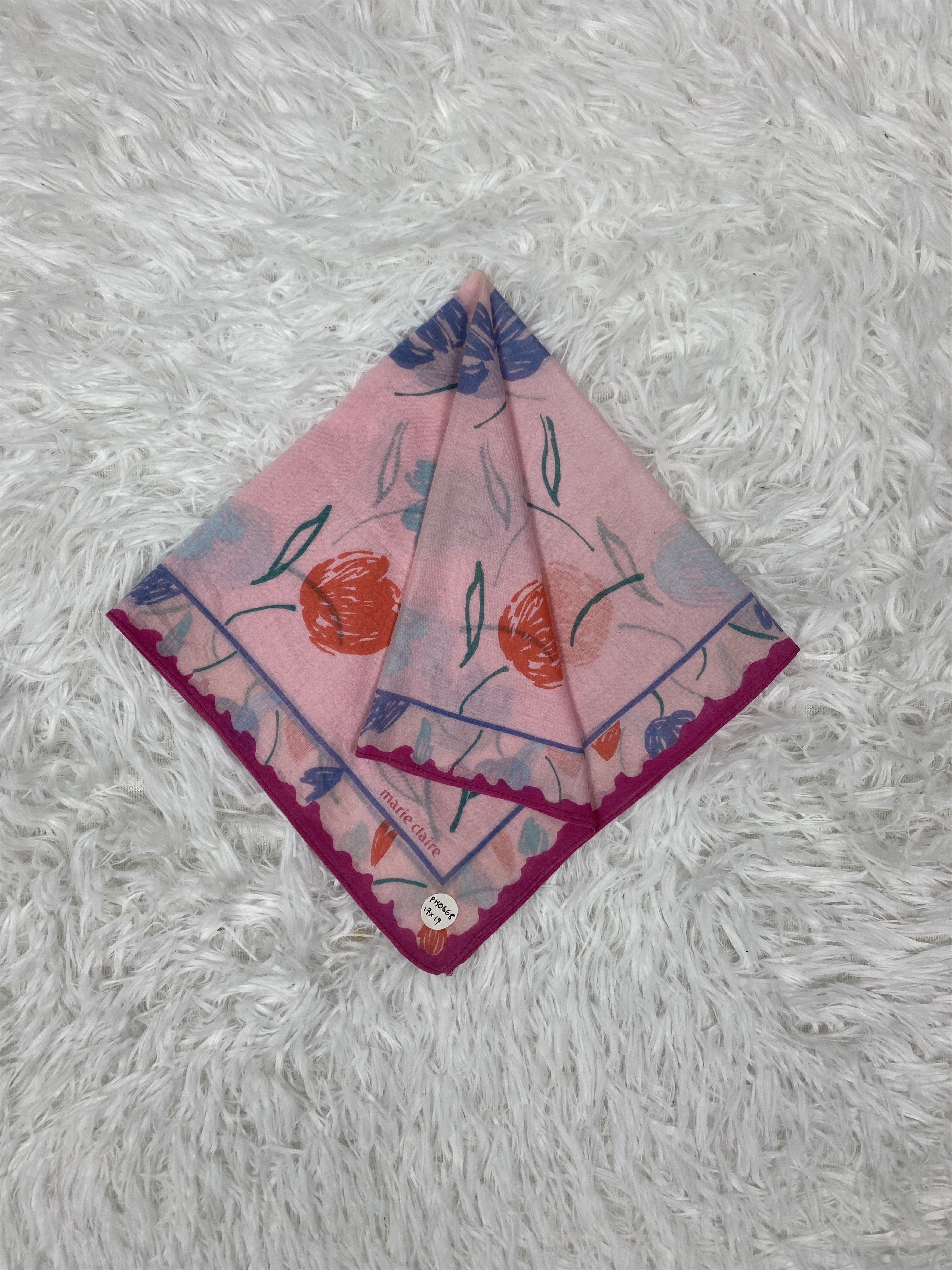 Vintage Vintage Marie Claire Handkerchief Neckerchief PH0668 Size ONE SIZE - 1 Thumbnail