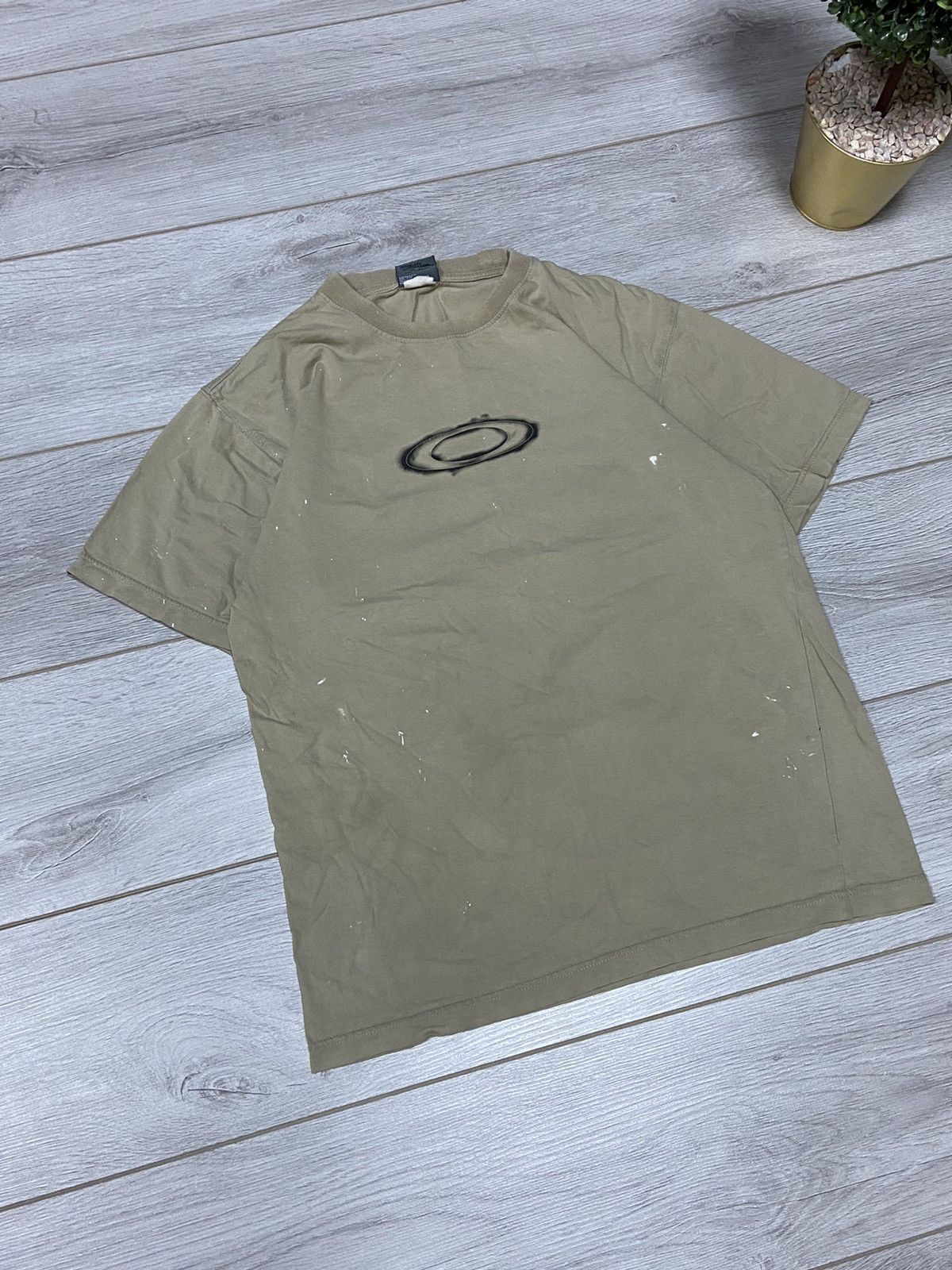 Vintage Oakley vintage painted distressed big logo circle t-shirt Size US M / EU 48-50 / 2 - 3 Thumbnail
