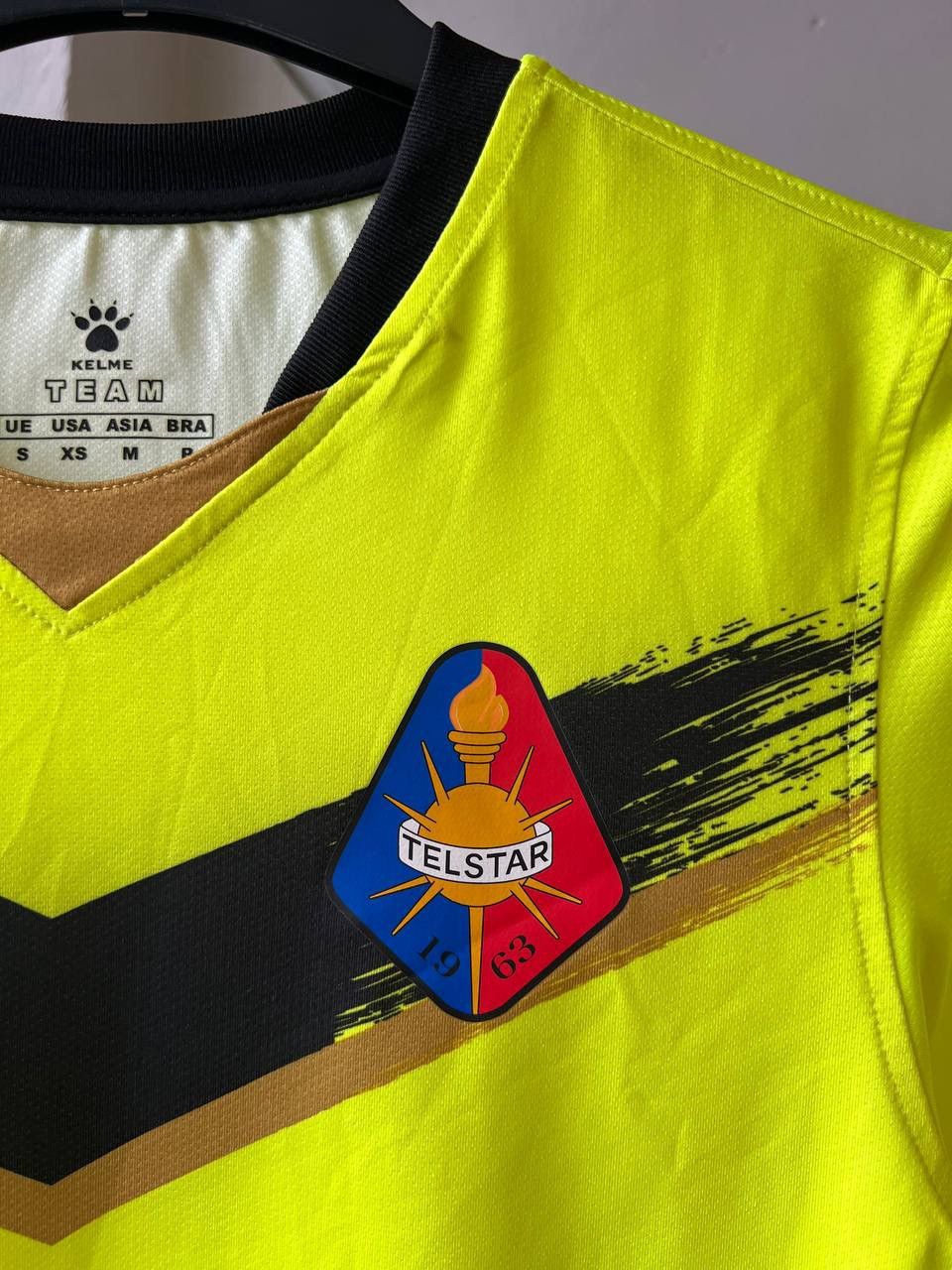 Sports Specialties 2017/18 TELSTAR KELME PLAYER ISSUED SOCCER JERSEY SHIRT SZ M Size US M / EU 48-50 / 2 - 4 Thumbnail