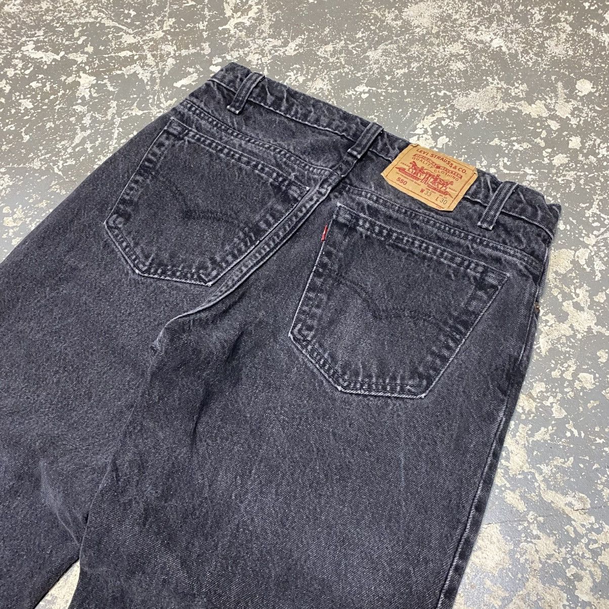 Levi's × Vintage Vintage Levi’s 550 Relaxed Fit Black Denim Jeans 90s Size US 31 - 11 Thumbnail