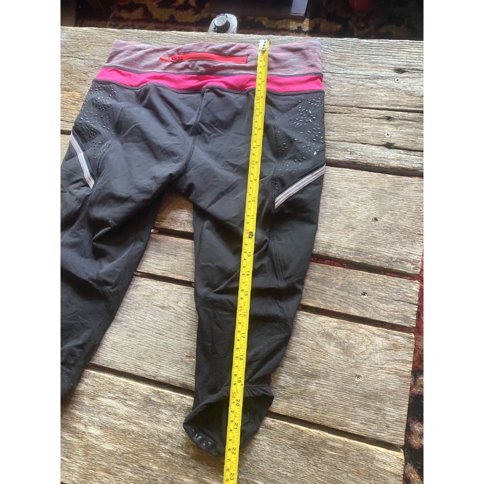 Lululemon Lululemon Yoga Pants - Size 8 - Black w. Pink Waistband - Women - Pants - Activewear - Yoga - Knee Length Size 30" / US 8 / IT 44 - 6 Thumbnail