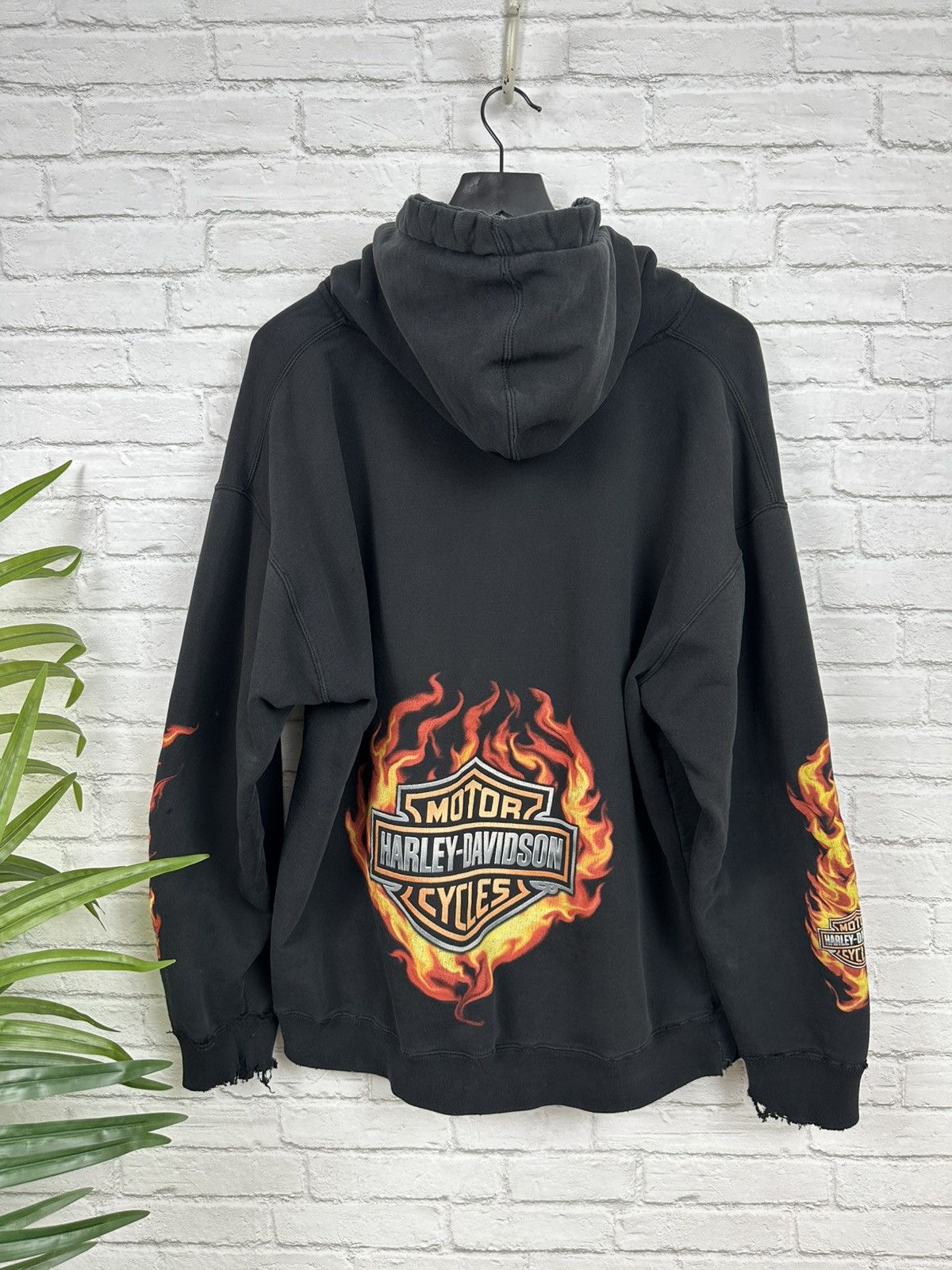 Harley Davidson (XL) THRASHED OUT FLAMES Harley Davidson Zip Up Hoodie Size US XL / EU 56 / 4 - 15 Thumbnail