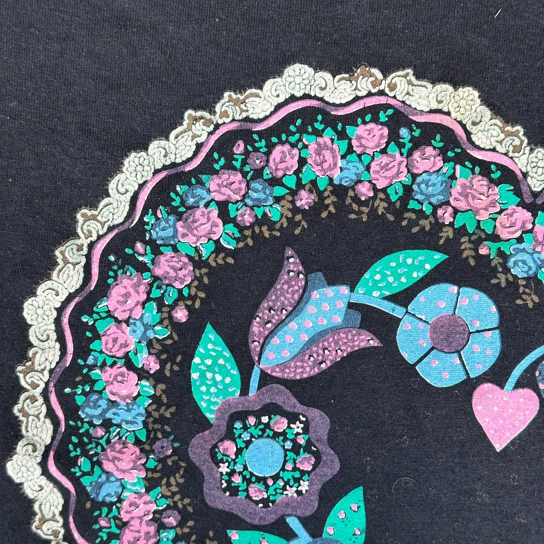 Vintage Vintage 90s Floral Lace Heart T-Shirt Black L Single Stitch Size US L / EU 52-54 / 3 - 3 Thumbnail