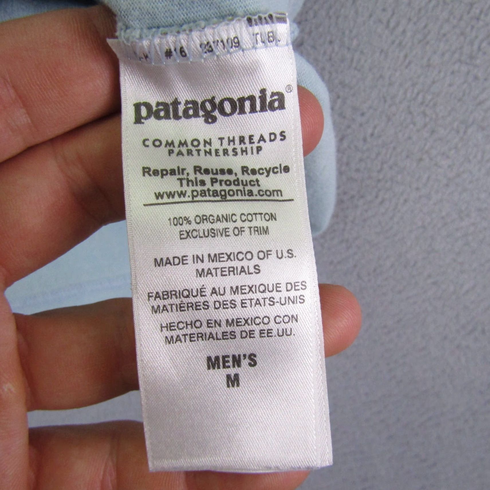 Patagonia Patagonia Shirt Mens Medium Blue Regular Fit Organic Cotton Shark Logo Tee Size US M / EU 48-50 / 2 - 6 Thumbnail