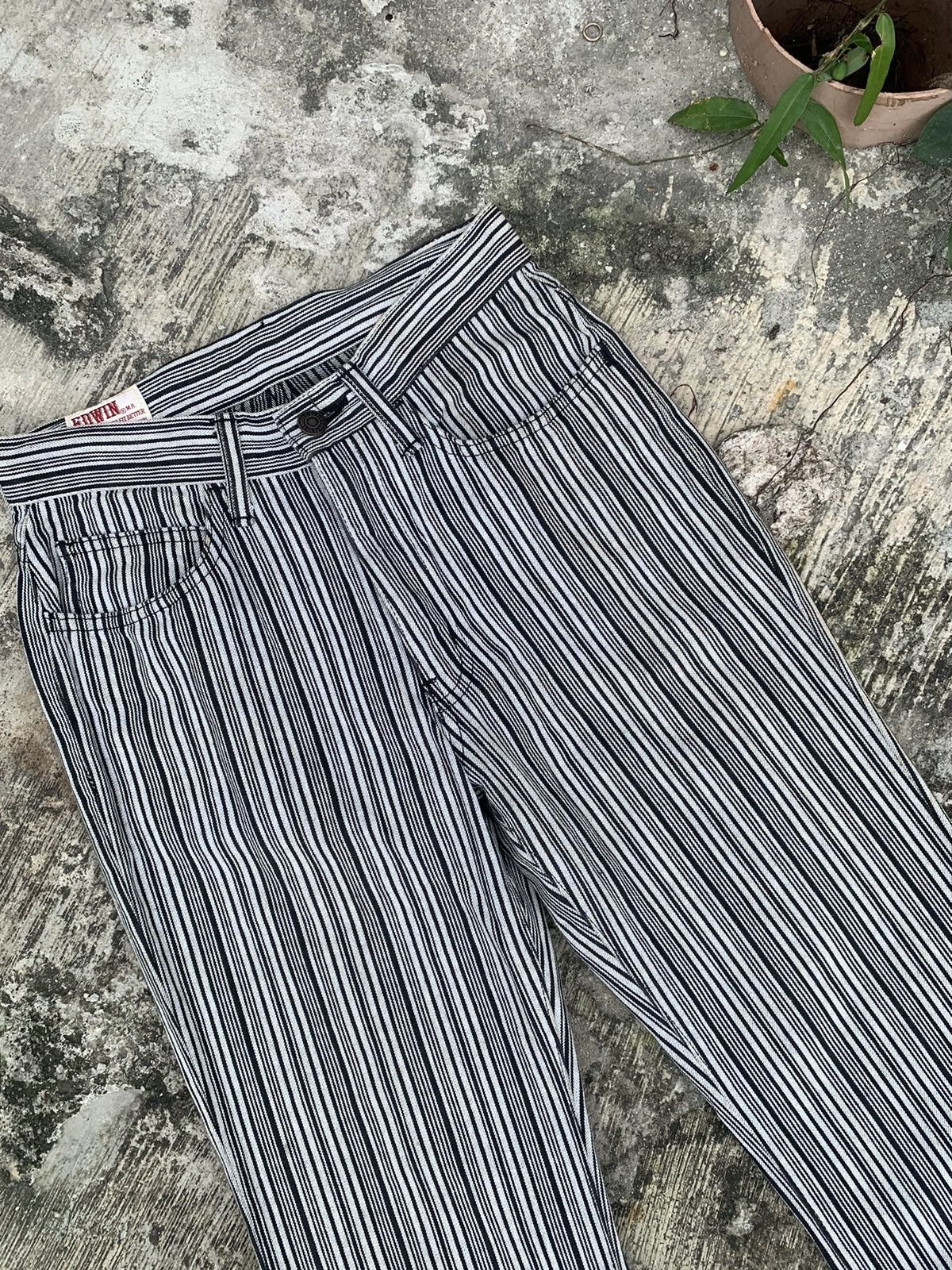Edwin × Le Grande Bleu (L.G.B.) × Vintage Rare 🔥 Vintage 90s classic look edwin hickory flare jeans Size 27" / US 4 / IT 40 - 10 Thumbnail