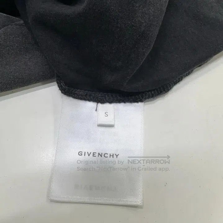 Givenchy Givenchy FW22 Logo Print Crewneck Short-Sleeve T-Shirt. Size US S / EU 44-46 / 1 - 3 Thumbnail