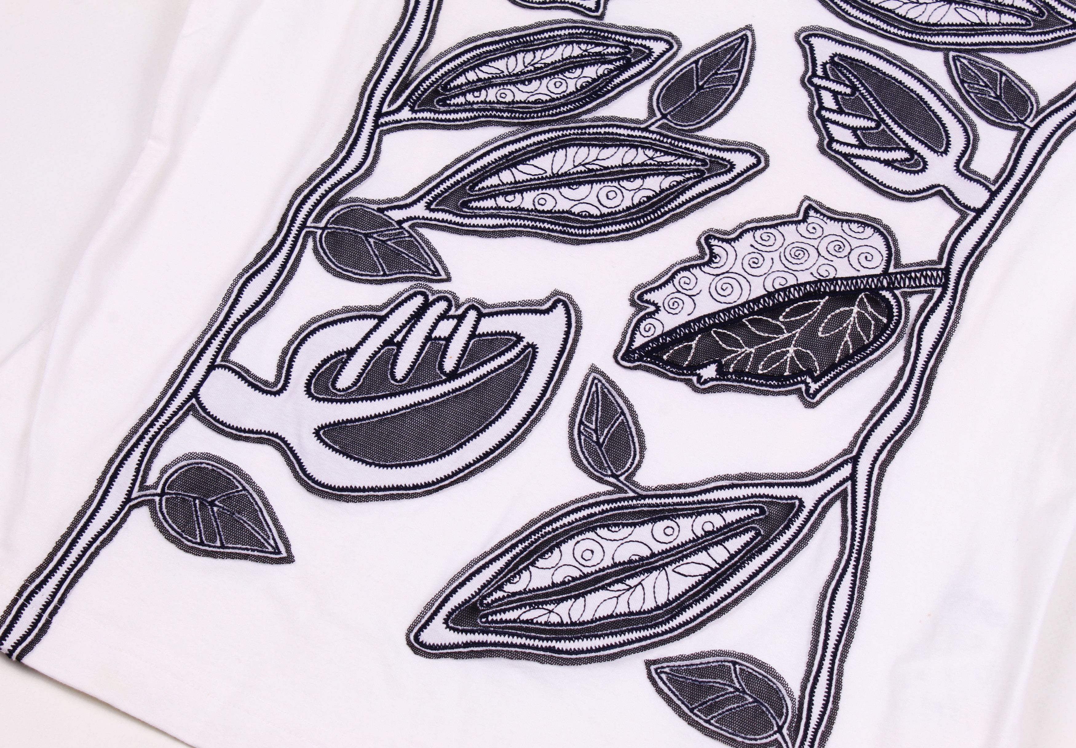 Hiroko Koshino Homme × Japanese Brand × Vintage Vintage Hiroko Koshino Applique V-neck Short Sleeve T-shirt Size M / US 6-8 / IT 42-44 - 5 Thumbnail