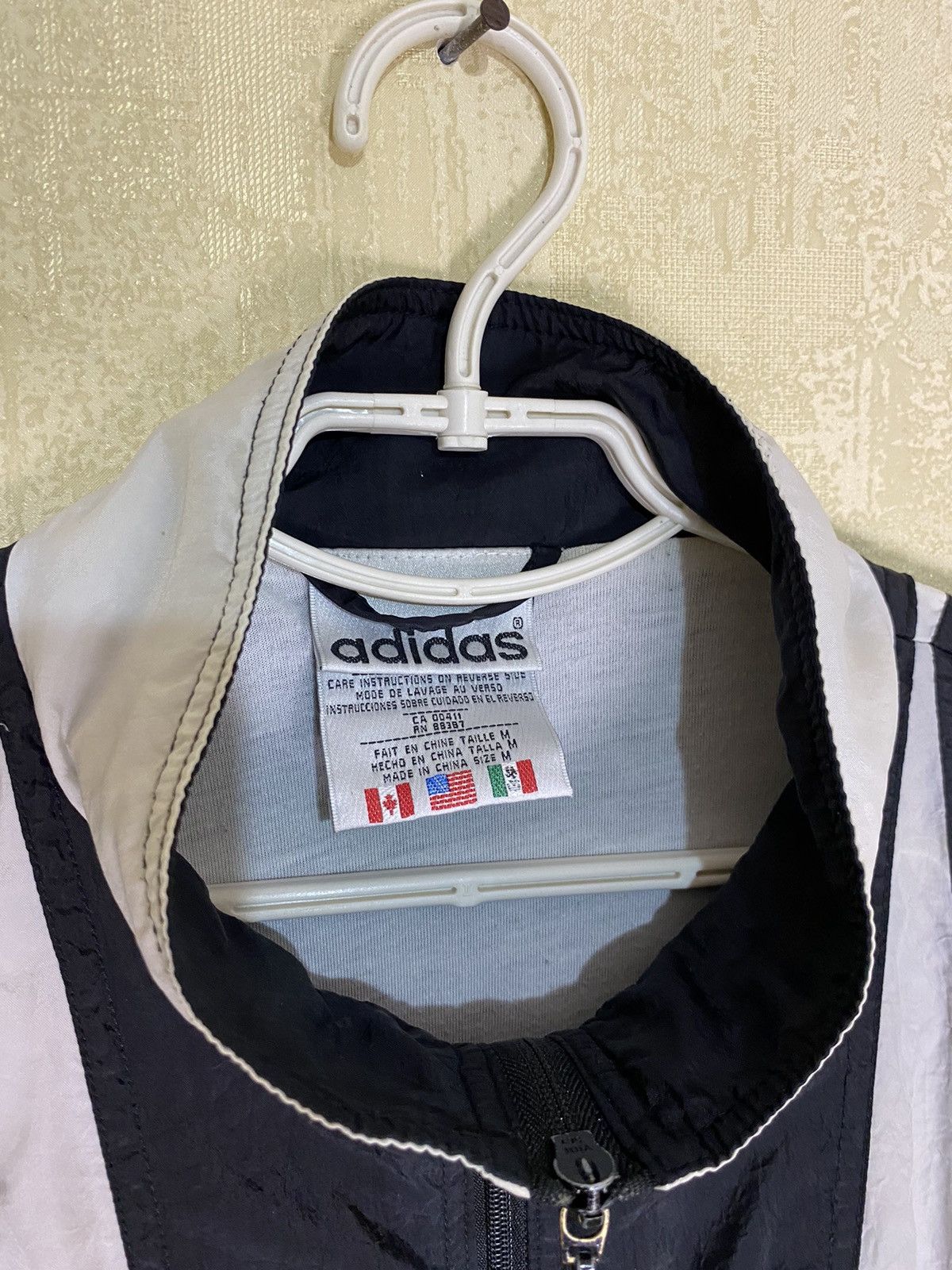 Adidas × Vintage VINTAGE 90s ADIDAS WINDBREAKER LIGHT JACKET WHITE/BLACK Size US M / EU 48-50 / 2 - 4 Thumbnail