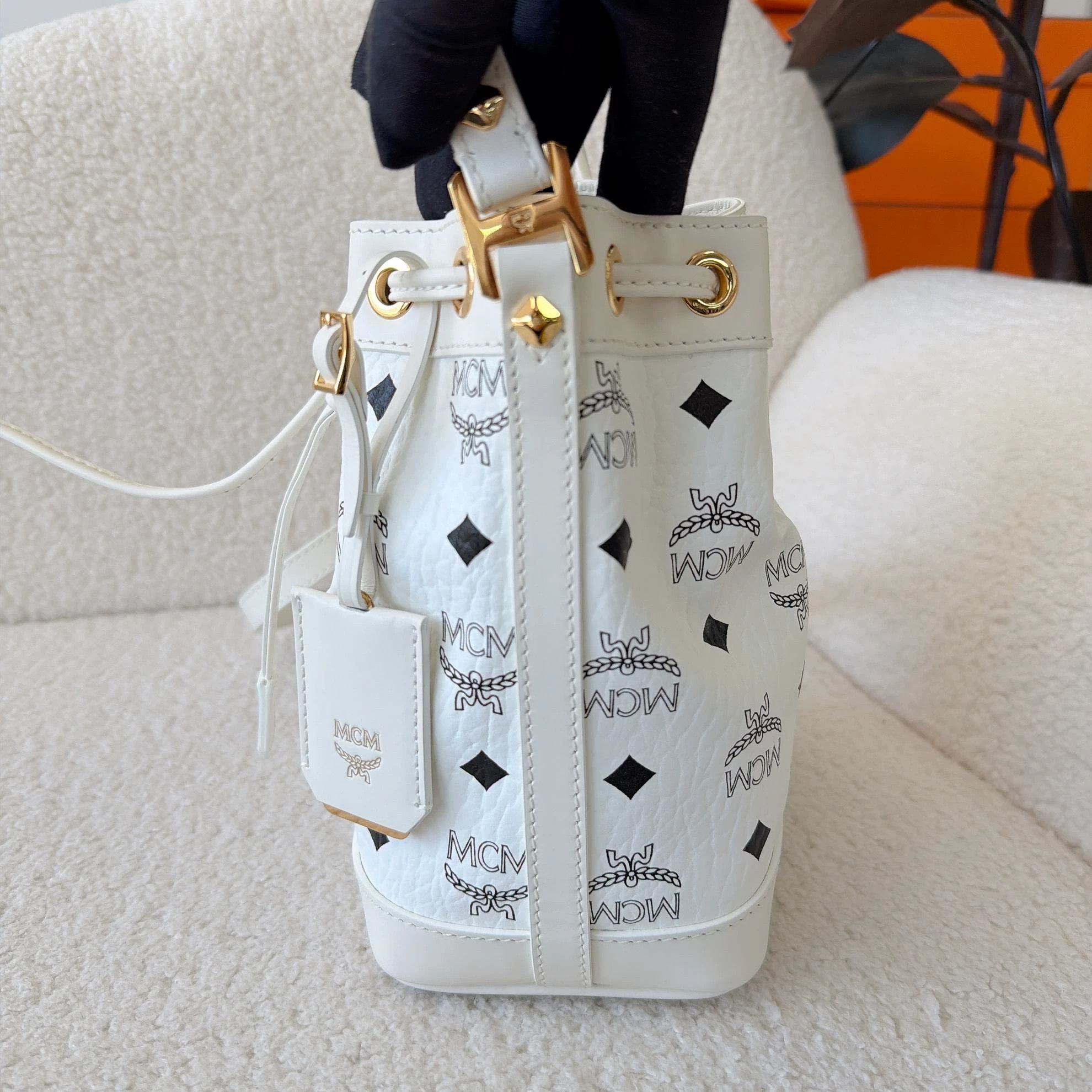 MCM MCM White Drawstring Bucket Bag 5275 16.5x20.5x11 Size ONE SIZE - 3 Thumbnail