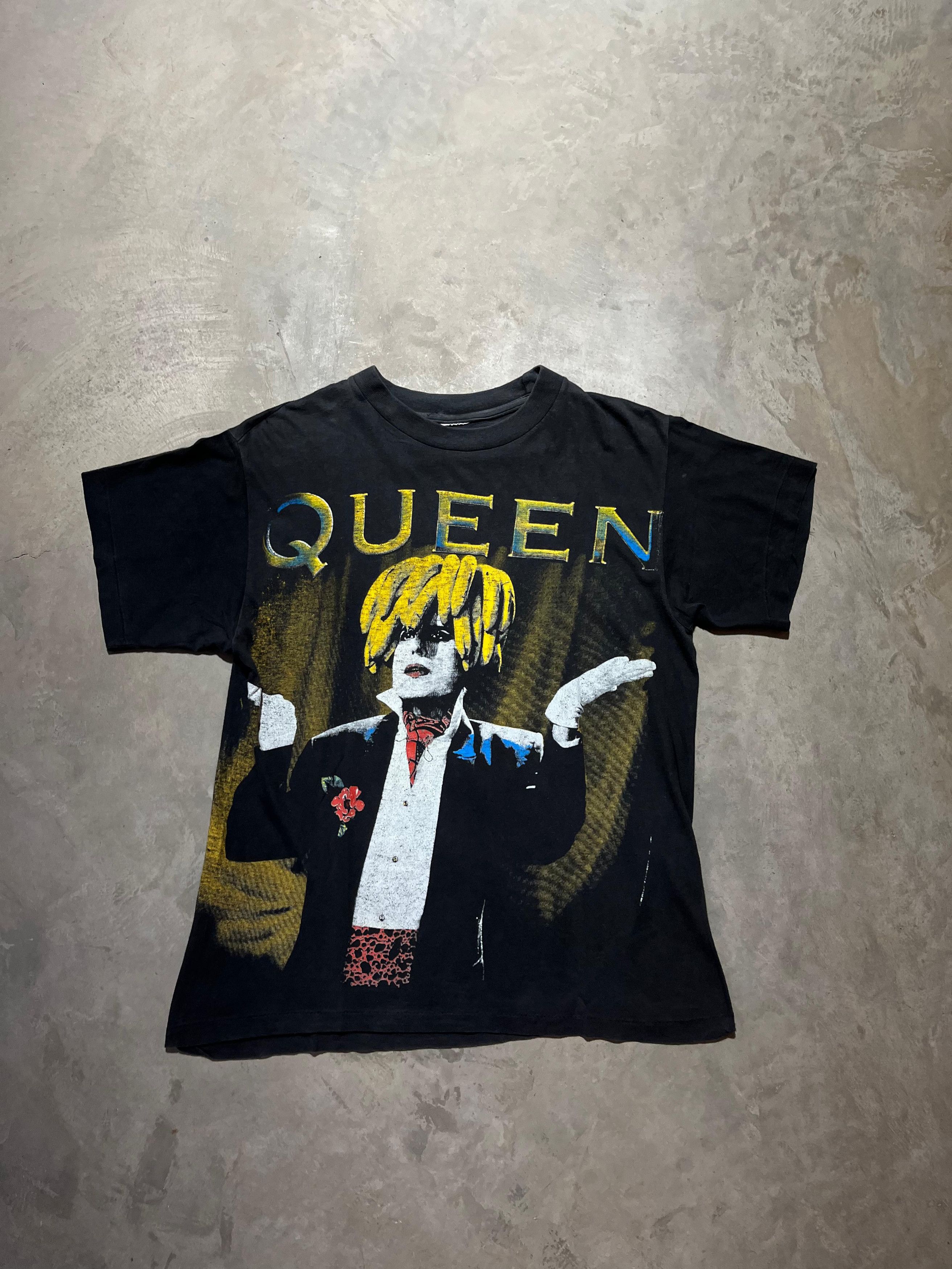 Vintage Vintage 90s Queen Single Stitch T-Shirt Size US M / EU 48-50 / 2 - 1 Thumbnail