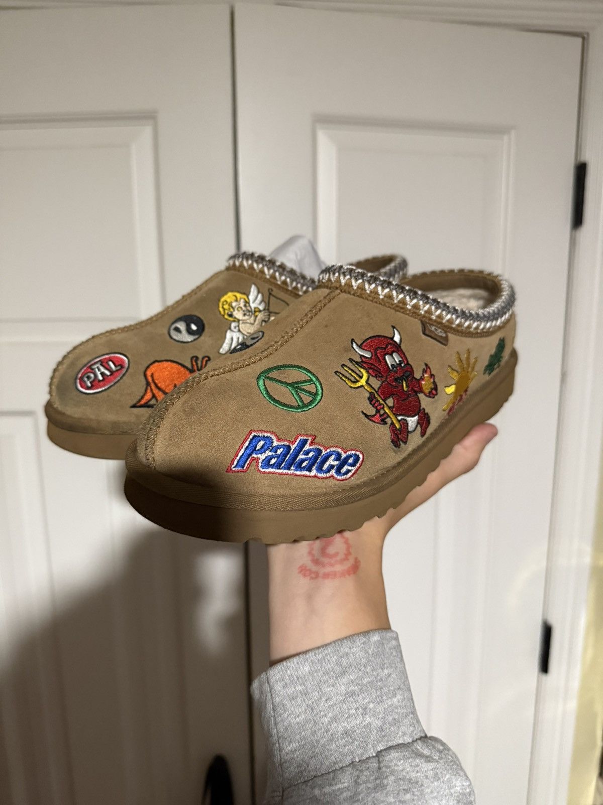Palace × Ugg Palace X Ugg Beige Tasman Loafer Size US 9 / EU 42 - 1 Thumbnail