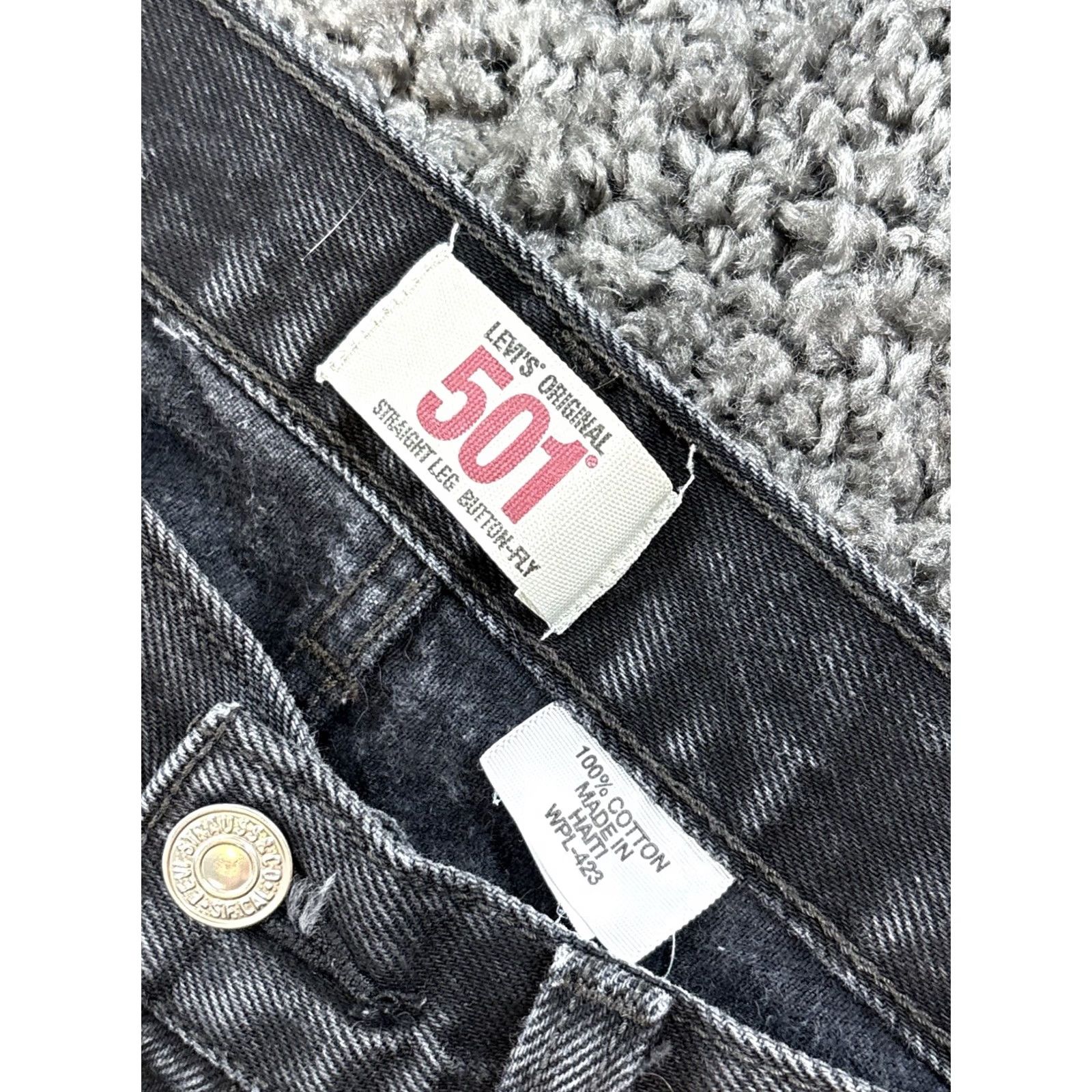 Levi's VINTAGE Levi's 501 Jeans Mens 34x32 Black Button Fly Straight Classic Denim 90s USA 5-Pocket Weathered/Light Wash Size US 34 / EU 50 - 5 Thumbnail