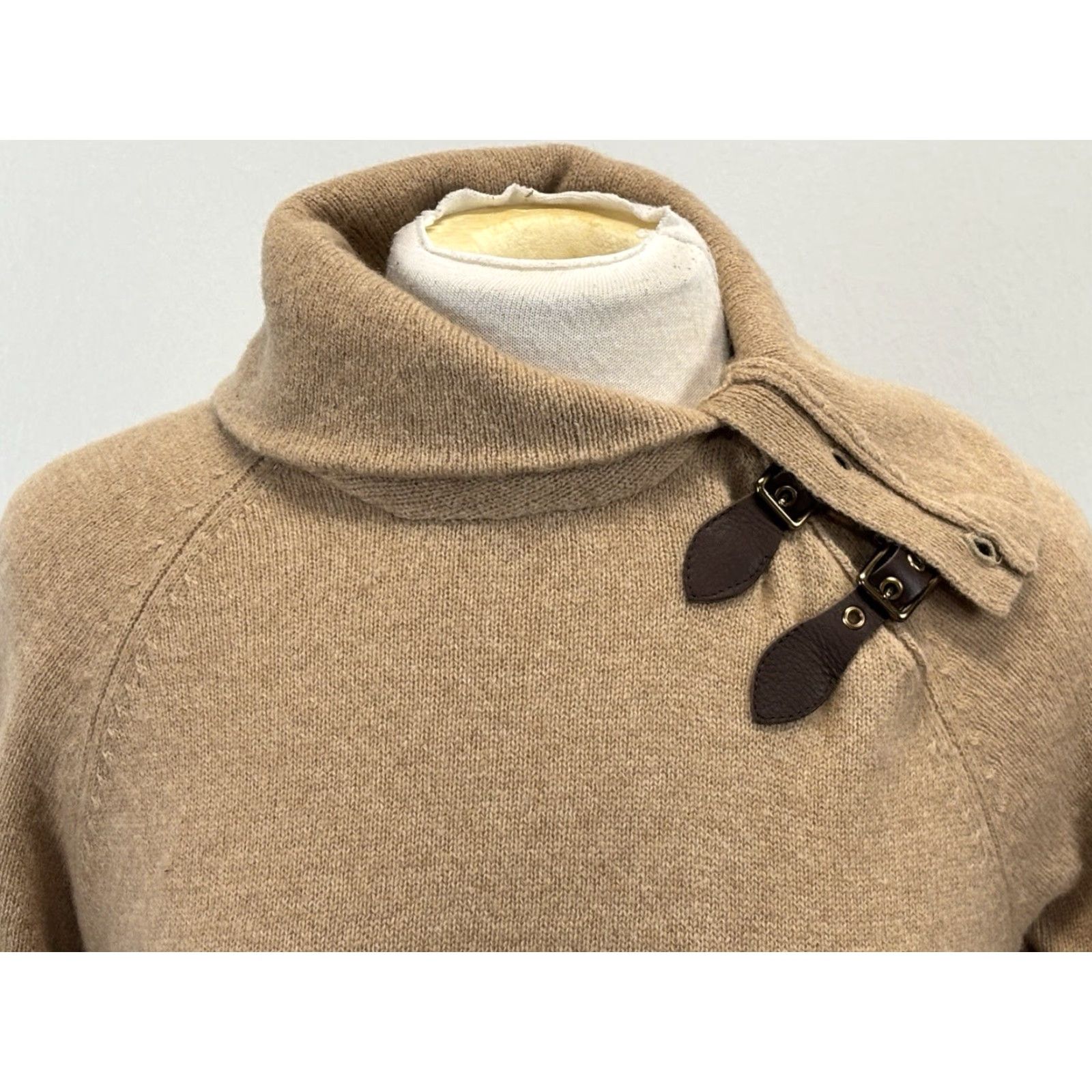 Ralph Lauren VINTAGE Lauren Ralph Lauren Lambswool Sweater Women Large Camel Buckles Old Money Preppy Size L / US 10 / IT 46 - 5 Thumbnail