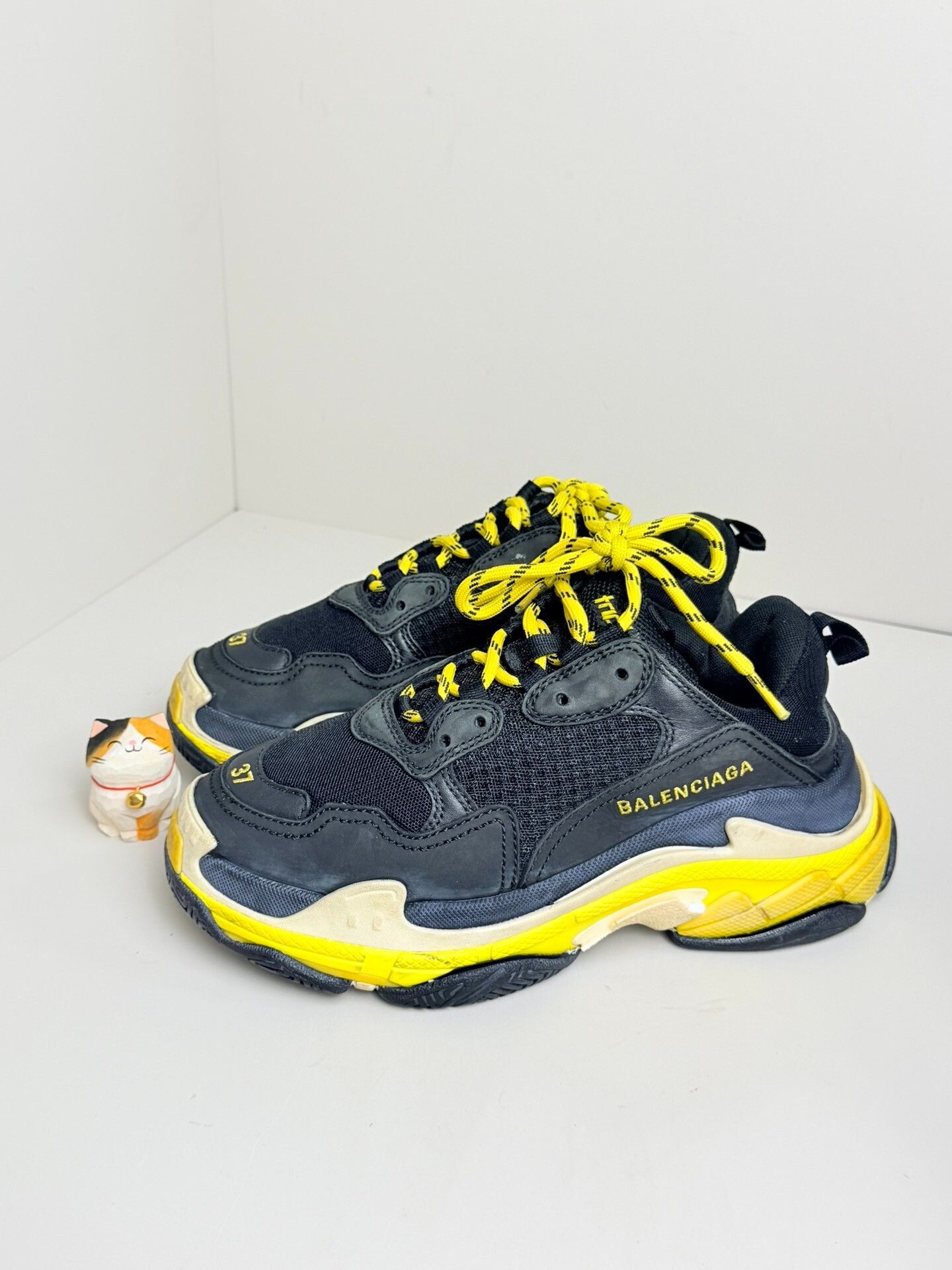 Balenciaga Balenciaga Distressed Yellow Lowtop Sneakers us_7 Women Size US 7 / IT 37 - 1 Thumbnail