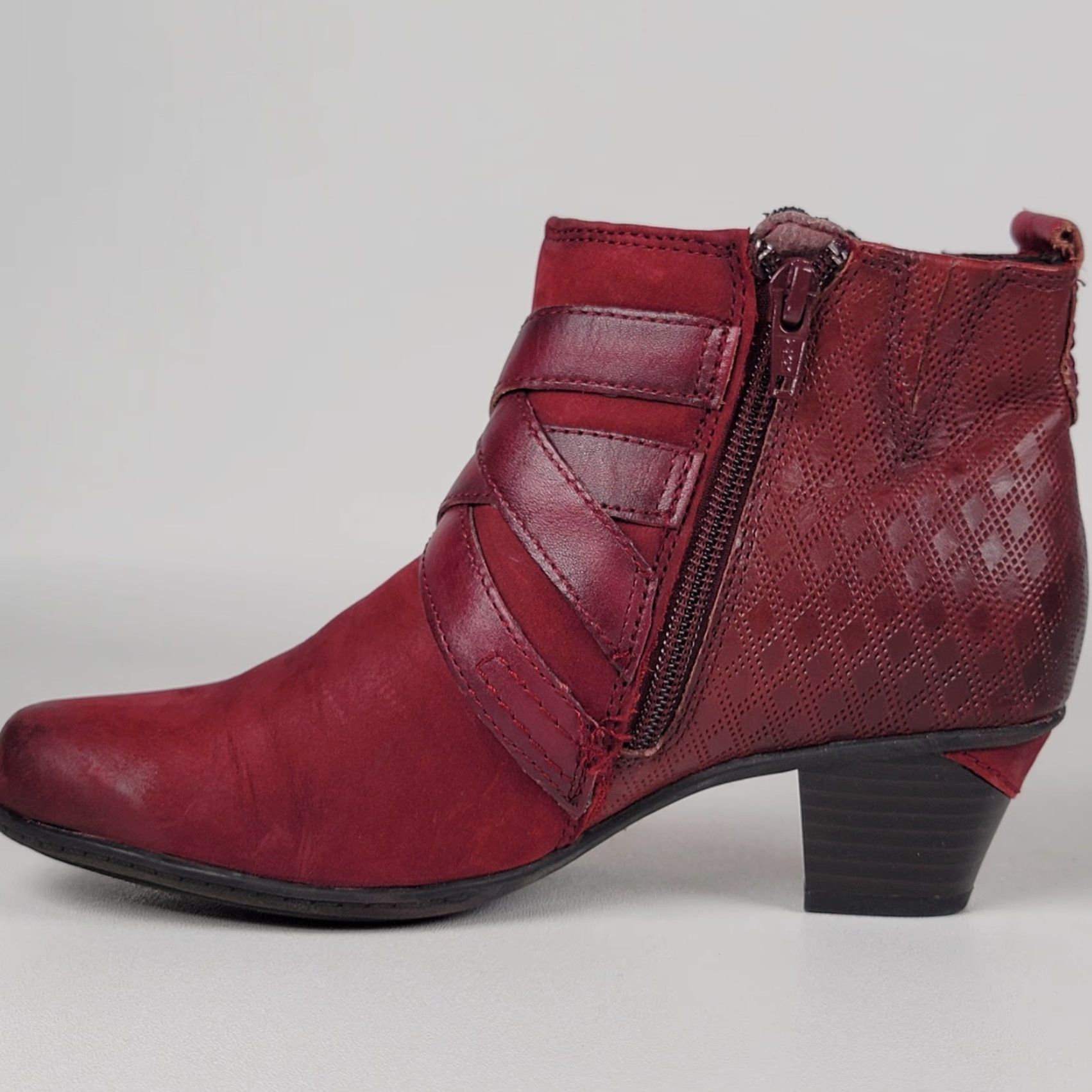 Vintage Earth Emerald Burgundy Suede Leather Bootie Criss Cross Strap Women’s Size 6B Size US 6 / IT 36 - 4 Thumbnail