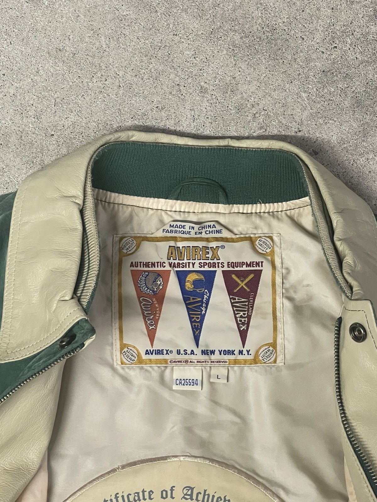 Avirex 90s Avirex Wrigley Field Baseball Leather Jacket Size US L / EU 52-54 / 3 - 3 Thumbnail