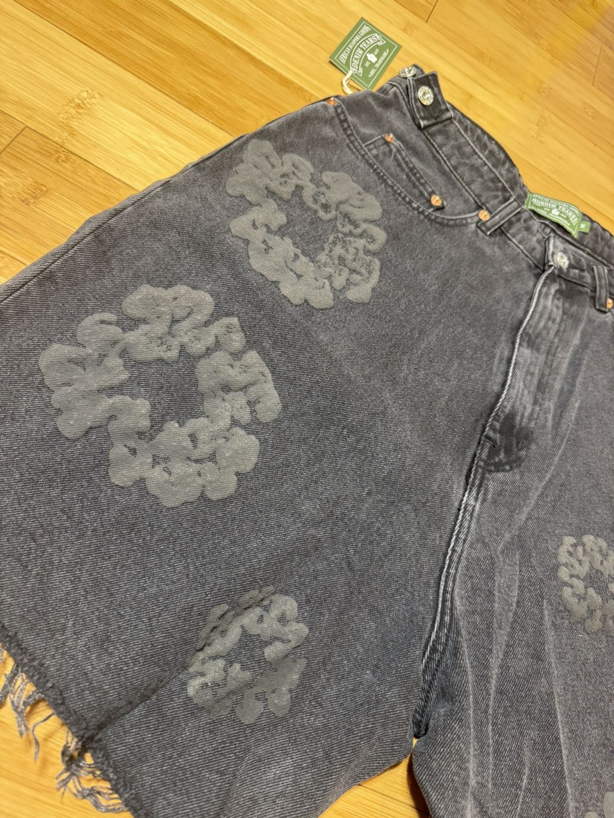 DENIM TEARS Denim Tears Mono Wreath Denim Short - Black Size Medium Size US 30 / EU 46 - 2 Thumbnail
