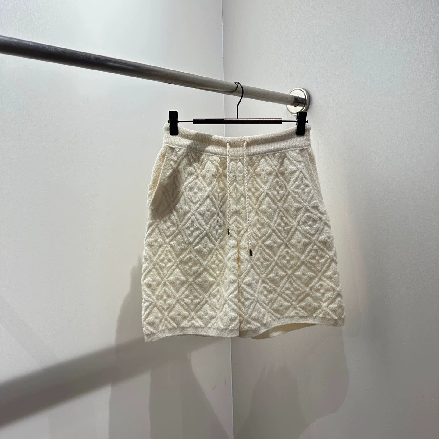 Louis Vuitton LV apr385 full print Logo towel shorts xs wool Size 25" / US 0 / IT 36 - 1 Thumbnail