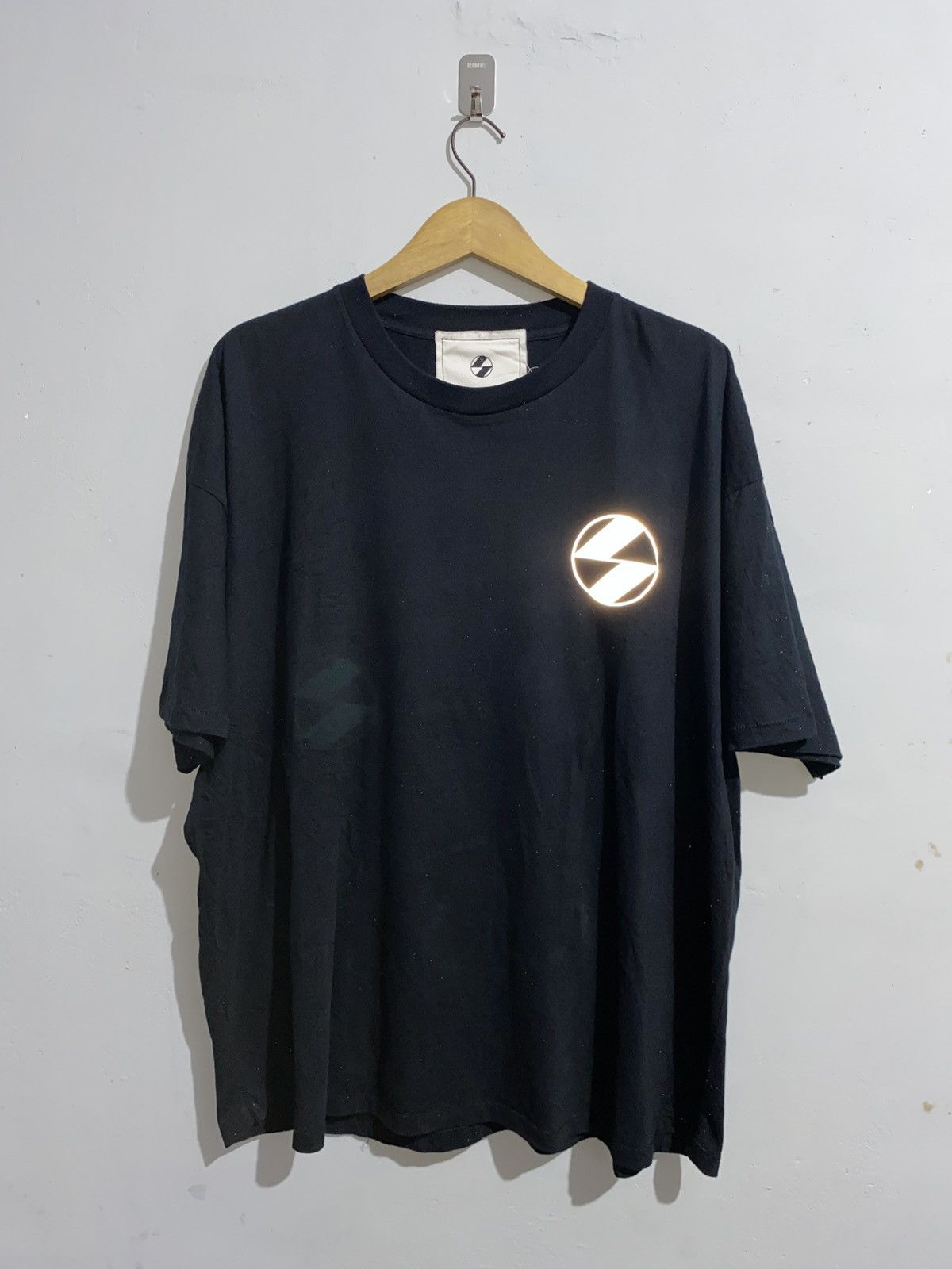 The Salvages SS19 reflective logo OS tshirt Size US XL / EU 56 / 4 - 1 Thumbnail