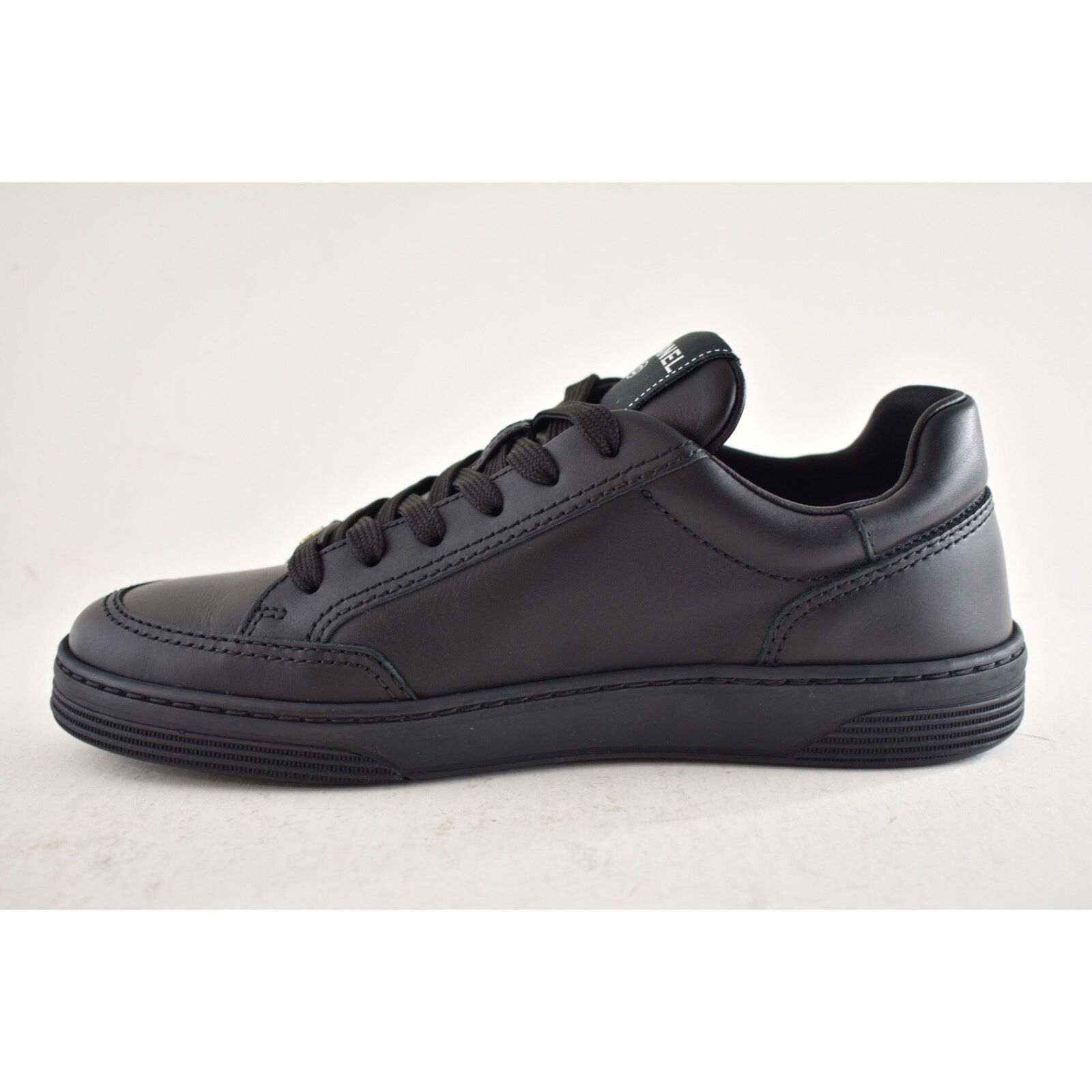 Chanel Chanel 23A Calfskin Leather CC Logo Flat Runner Sneaker 38 Size US 8 / IT 38 - 11 Thumbnail