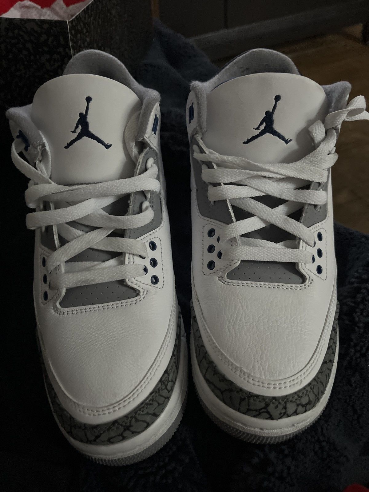 Jordan Brand Air Jordan 3 Retro (GS) White/Midnight Navy Size US 7 / EU 40 - 1 Thumbnail