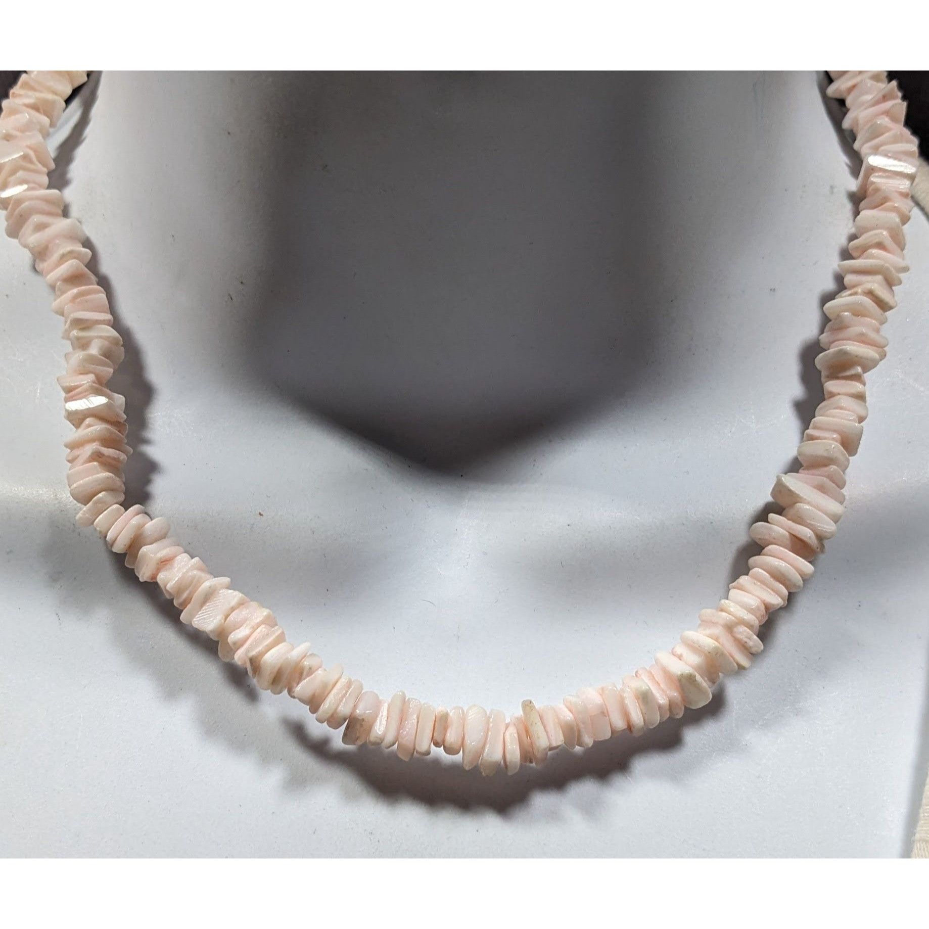Other Beachy Bohemian Pastel Pink Seashell Chip Necklace Size ONE SIZE - 2 Thumbnail