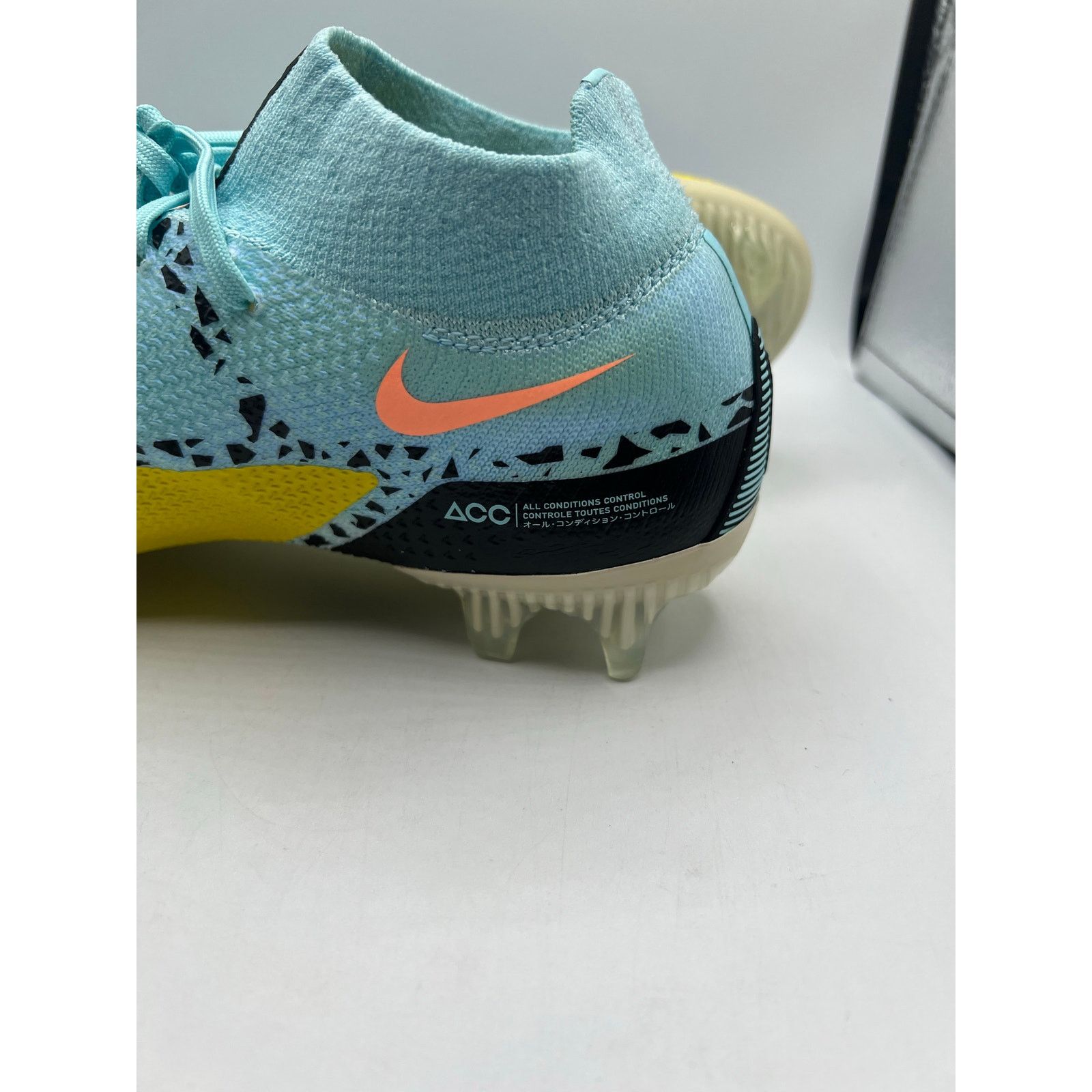 Nike Nike Phantom GT2 DF Elite FG “Lucent Pack” Size 6 men’s Size US 6 / EU 39 - 8 Thumbnail
