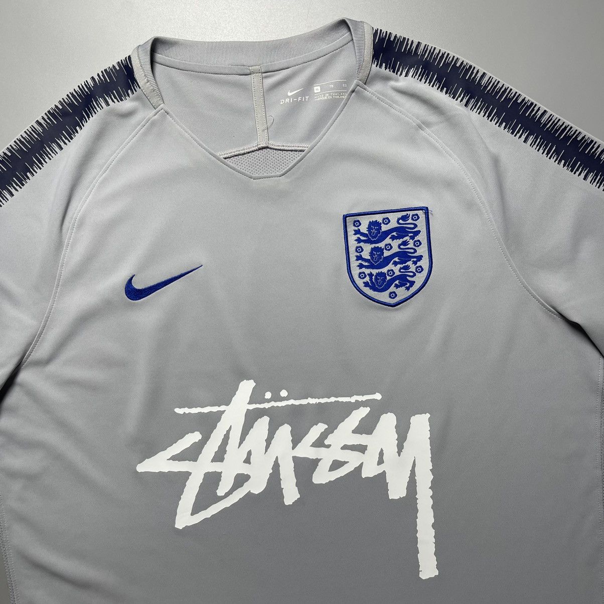 Vintage ENGLAND x STUSSY NIKE 2018 FOOTBALL SOCCER TRAINING JERSEY Size US XL / EU 56 / 4 - 3 Thumbnail