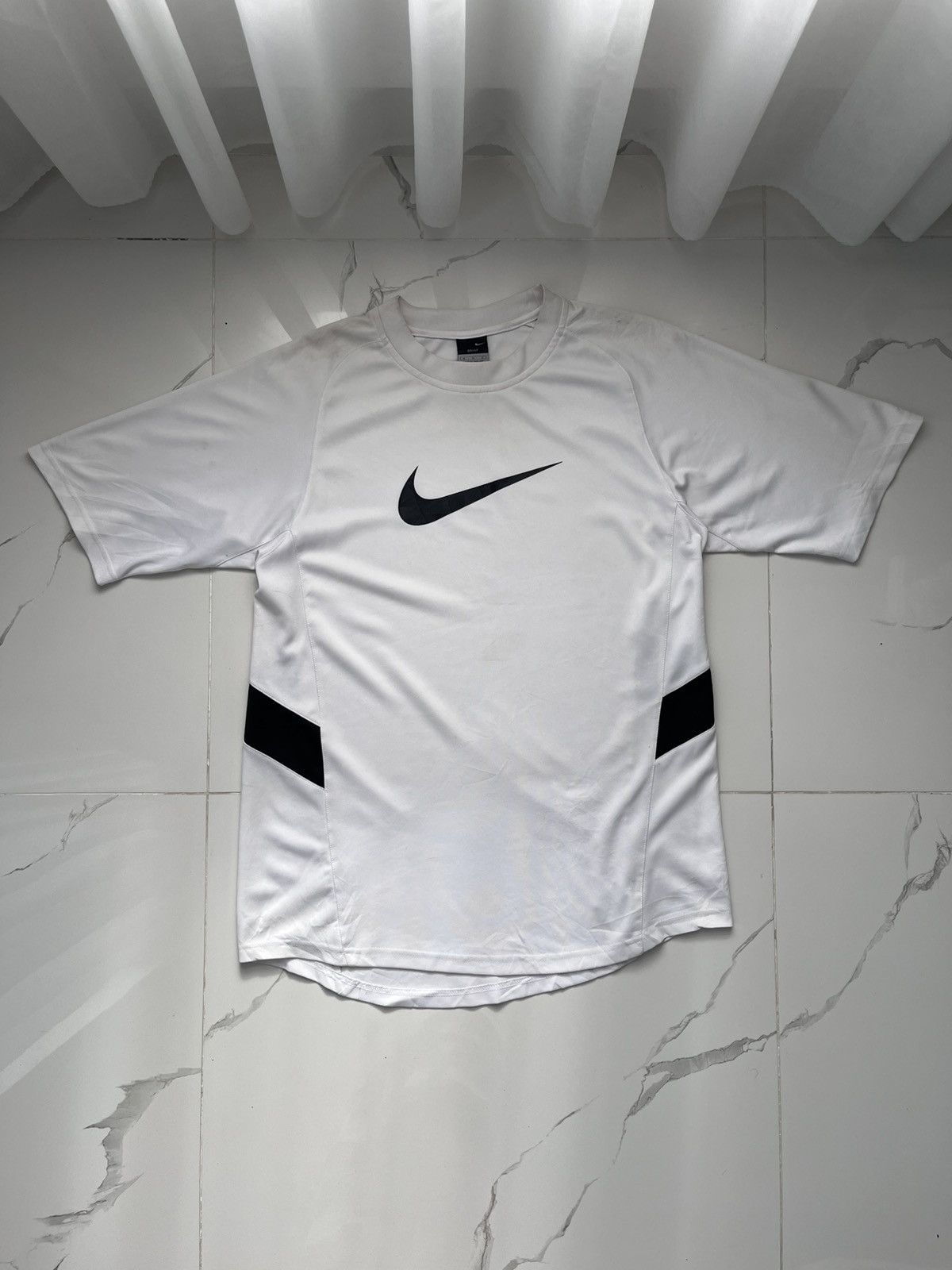 Nike 90’s NIKE TEAM BIG CENTRAL SWOOSH LOGO Y2K RETRO TEE RARE Size US M / EU 48-50 / 2 - 1 Thumbnail