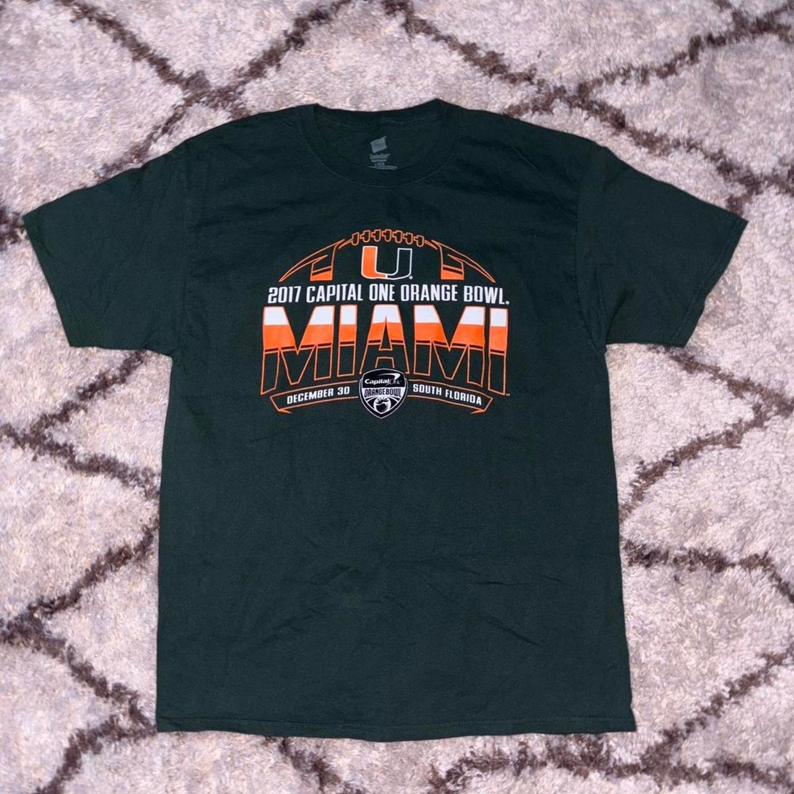 Hanes Dark green graphic tee featuring Size US L / EU 52-54 / 3 - 1 Thumbnail