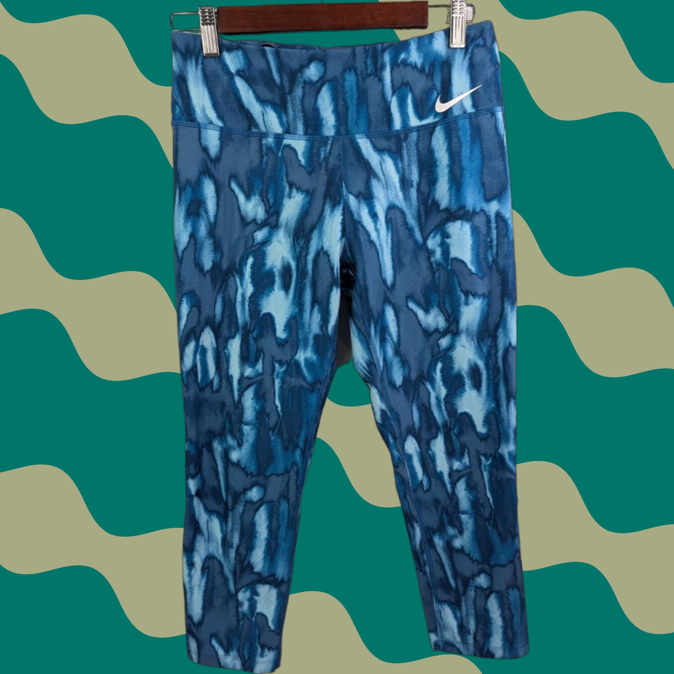 Nike VINTAGE Nike Dri Fit Women’s Medium Power Legend Training Crop Pants Capri 833747-457 Size 32" / US 10 / IT 46 - 1 Thumbnail