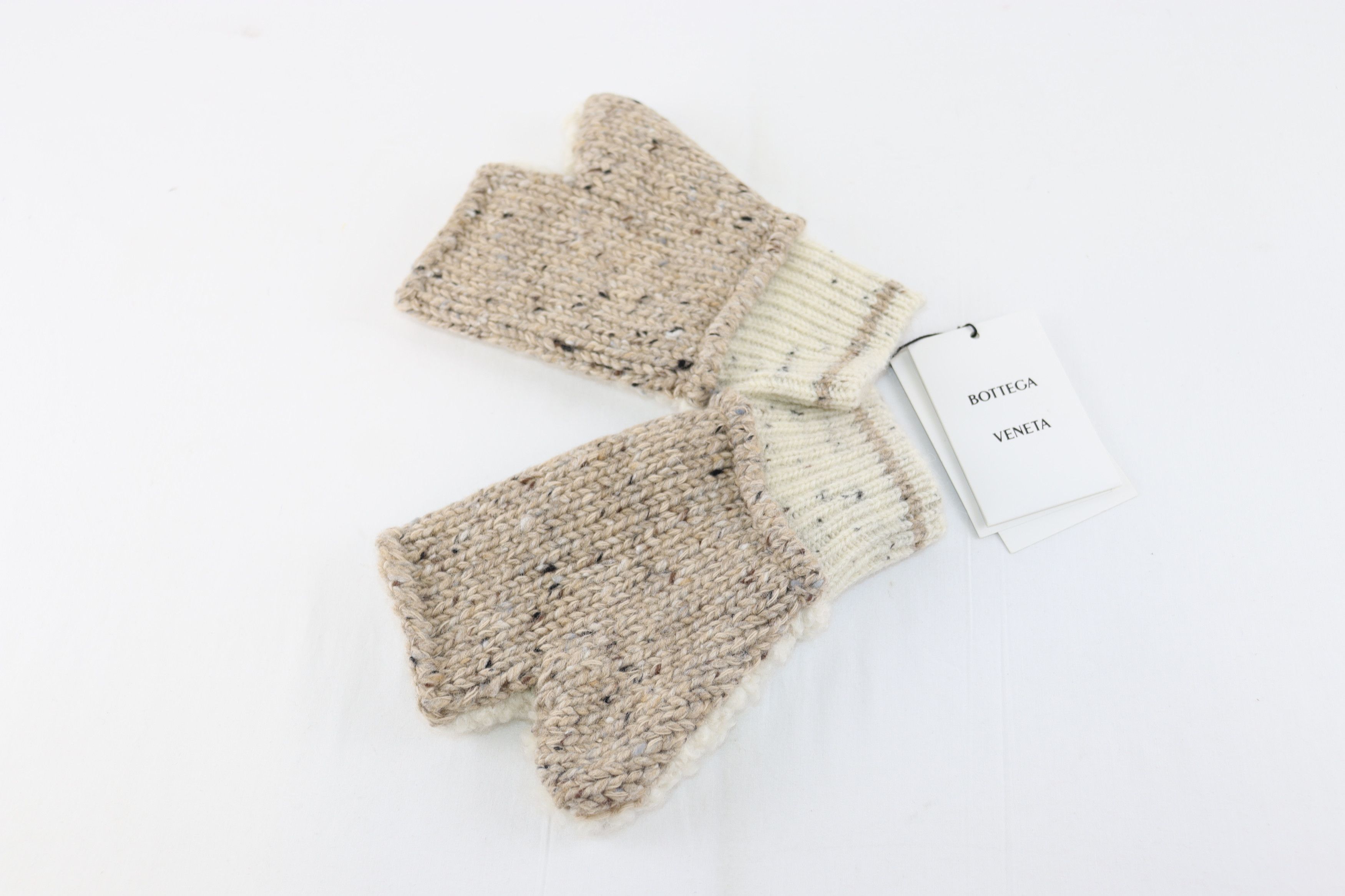 Bottega Veneta o1rshd1 Size: L / PW Patchwork Wool Knit Gloves Sand Melange Size ONE SIZE - 1 Thumbnail