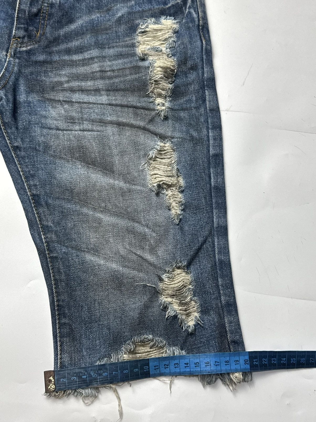 GOSTAR DE FUGA FUGA Distressed Denim Shorts Size US 29 - 13 Thumbnail