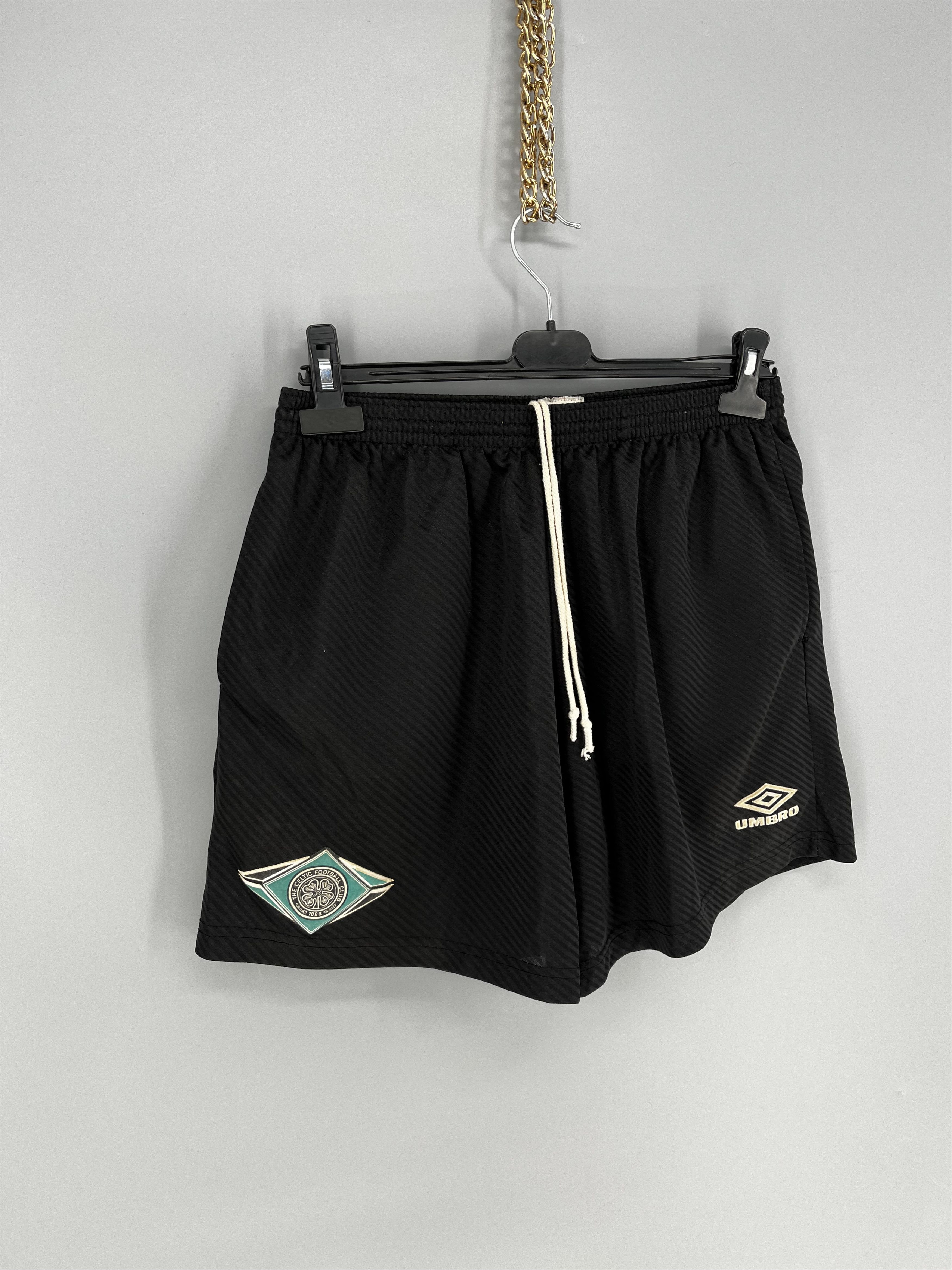 Umbro CELTIC 90s TRAINING FOOTBALL SOCCER SHORTS UMBRO Size US 34 / EU 50 - 2 Thumbnail