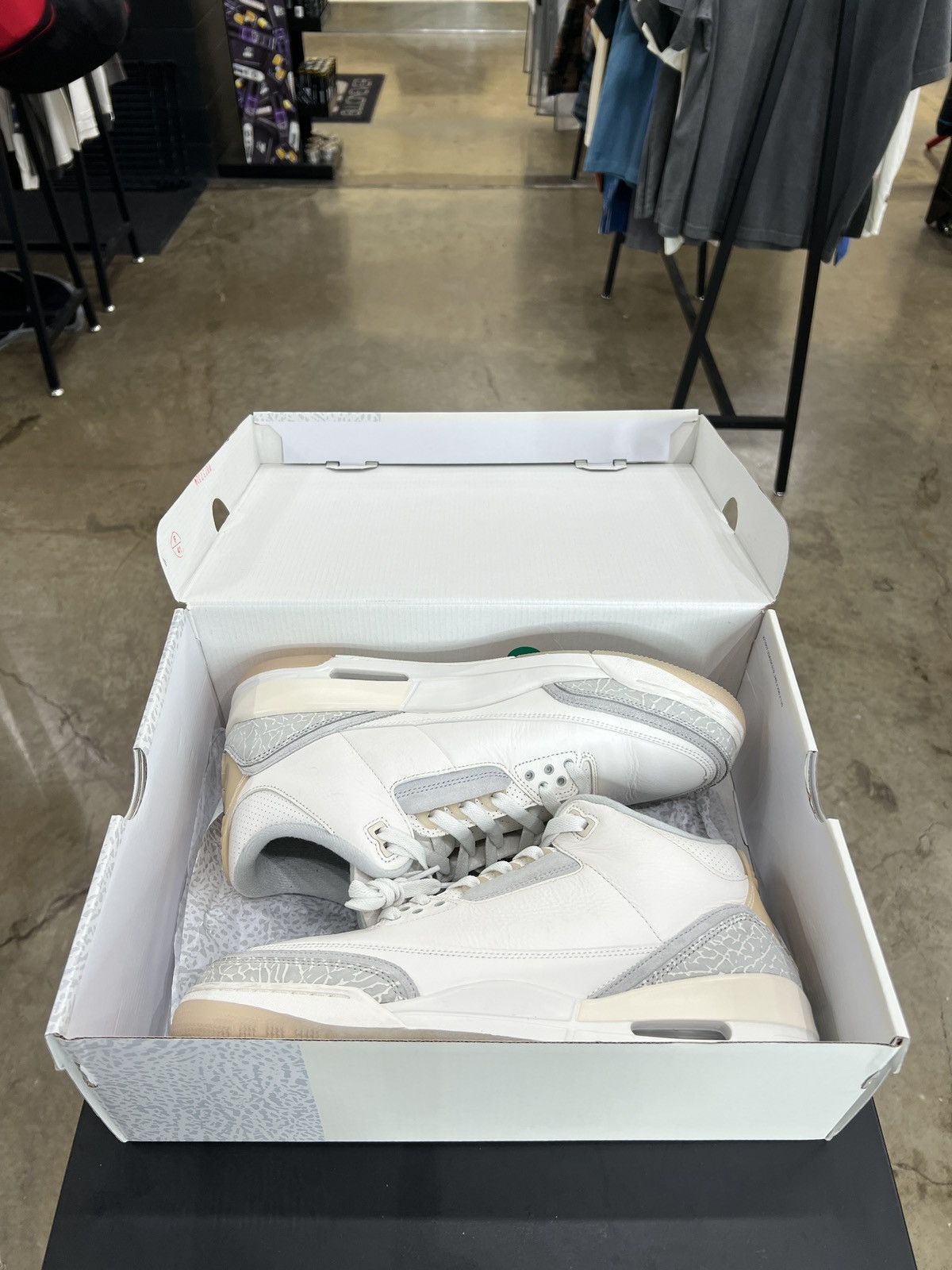 Jordan Brand Air Jordan 3 Craft Ivory Sz. 11.5 (2024) Size US 11.5 / EU 44-45 - 10 Thumbnail