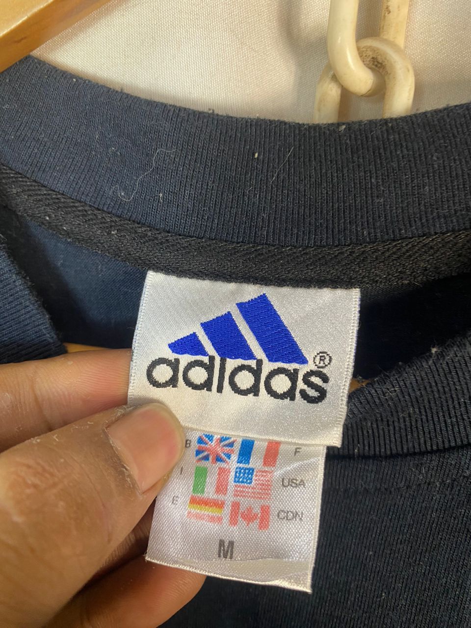 Adidas × Vintage Vintage adidas small logo black tshirt Size US L / EU 52-54 / 3 - 4 Thumbnail