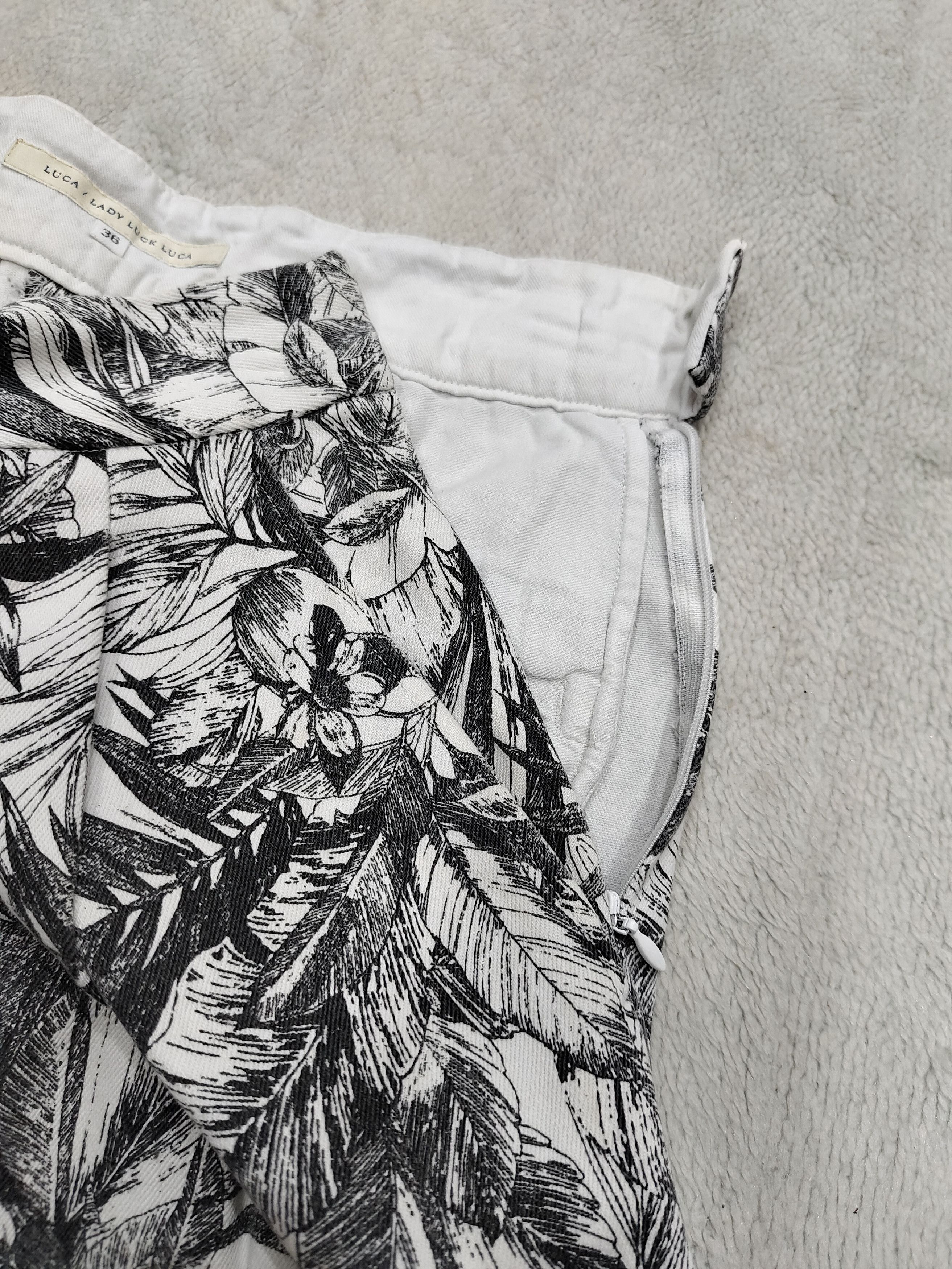 Japanese Brand 🇯🇵 Luca/Lady Luck Luca Florals Art High Waist Capri Size 27" / US 4 / IT 40 - 3 Thumbnail
