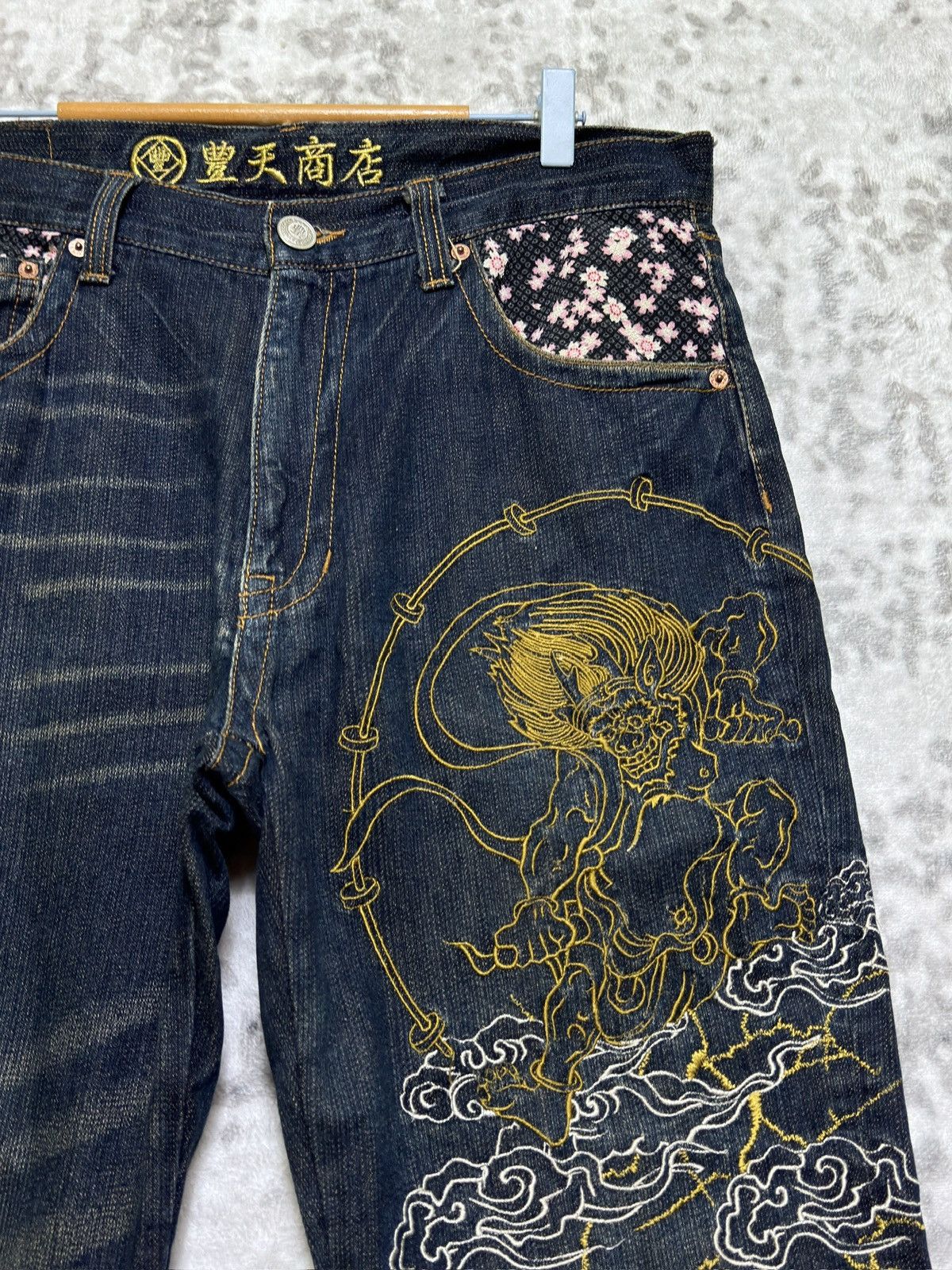 Karakuri Tamashii Buden Shoten Raijin Fujin Embroidered Sukajan Denim Jeans Size US 33 - 5 Thumbnail