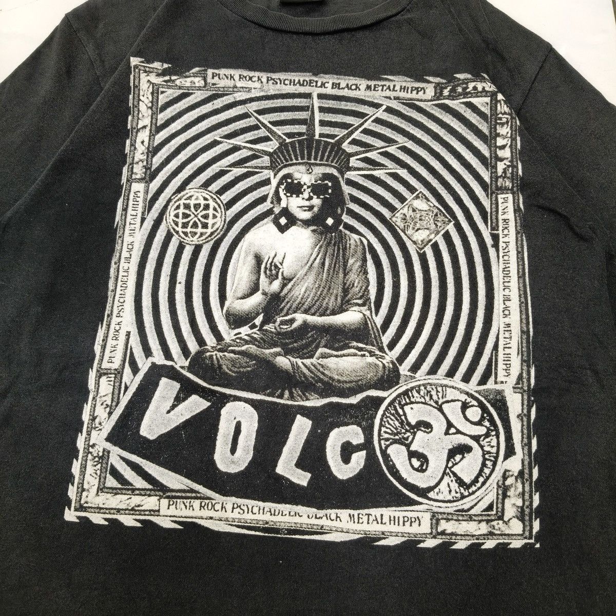 Volcom Vintage Y2K VOLCOM Punk Rock Psychadelic Black Metal Tshirt Size US S / EU 44-46 / 1 - 6 Thumbnail